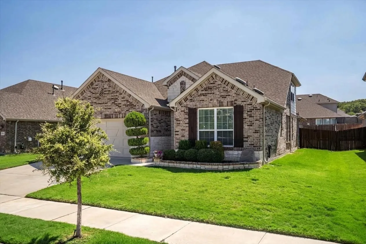 Single Family Residence For Sale in Denton County , 6513 Cedarhurst Court, Denton, Texas 76226, 3 Bedroom, 3 Bathroom, Garage spaces, 2,648 Sqft, built in 2019, mls#21387493, Real Estate Agent in Denton, Homes For Sale in Denton county, Homes For Sale in Denton, Realtor in Denton Texas, Real Estate Brokerage Independent Realty Texas, Luminita Cordes Realtor