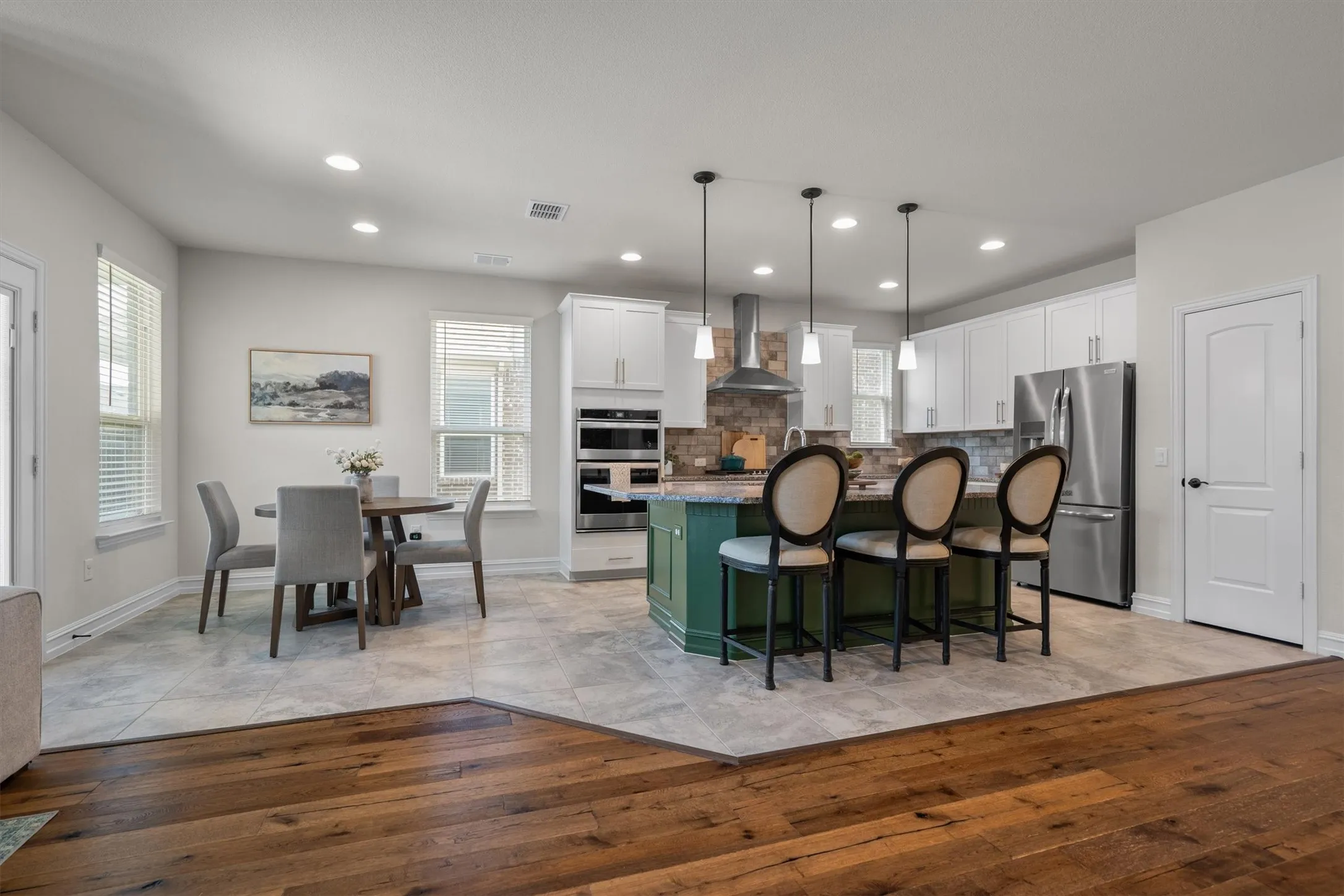 Single Family Residence For Sale in Denton County , 6513 Cedarhurst Court, Denton, Texas 76226, 3 Bedroom, 3 Bathroom, Garage spaces, 2,648 Sqft, built in 2019, mls#21387493, Real Estate Agent in Denton, Homes For Sale in Denton county, Homes For Sale in Denton, Realtor in Denton Texas, Real Estate Brokerage Independent Realty Texas, Luminita Cordes Realtor
