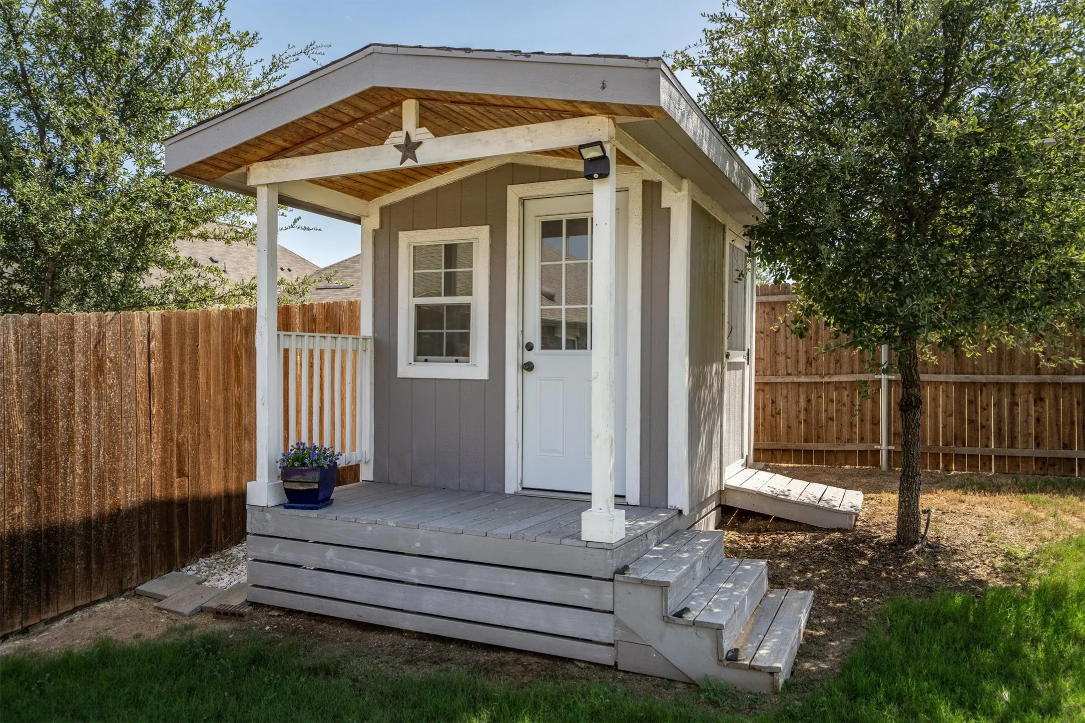 Single Family Residence For Sale in Denton County , 6513 Cedarhurst Court, Denton, Texas 76226, 3 Bedroom, 3 Bathroom, Garage spaces, 2,648 Sqft, built in 2019, mls#21387493, Real Estate Agent in Denton, Homes For Sale in Denton county, Homes For Sale in Denton, Realtor in Denton Texas, Real Estate Brokerage Independent Realty Texas, Luminita Cordes Realtor