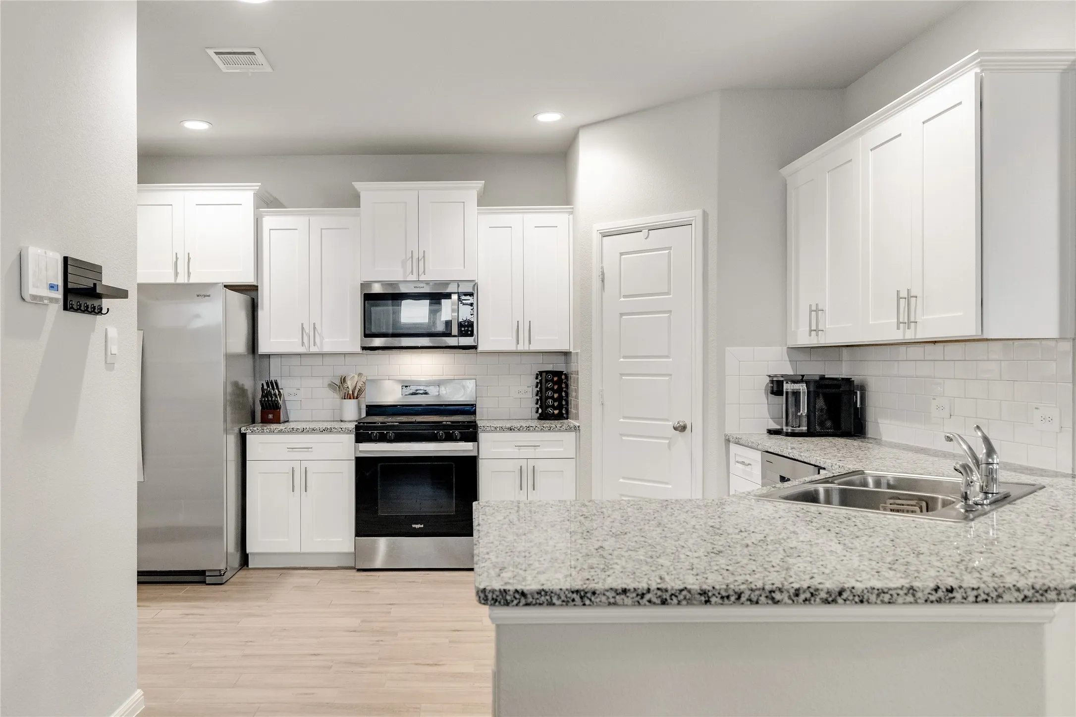 Single Family Residence For Sale in Tarrant County , 6729 Windfall Drive, Fort Worth, Texas 76135, 3 Bedroom, 2 Bathroom, 2 Garage spaces, 1,628 Sqft, built in 2024, mls#21377611, Real Estate Agent in Fort Worth, Homes For Sale in Tarrant county, Homes For Sale in Fort Worth, Realtor in Fort Worth Texas, Real Estate Brokerage Independent Realty Texas, Luminita Cordes Realtor