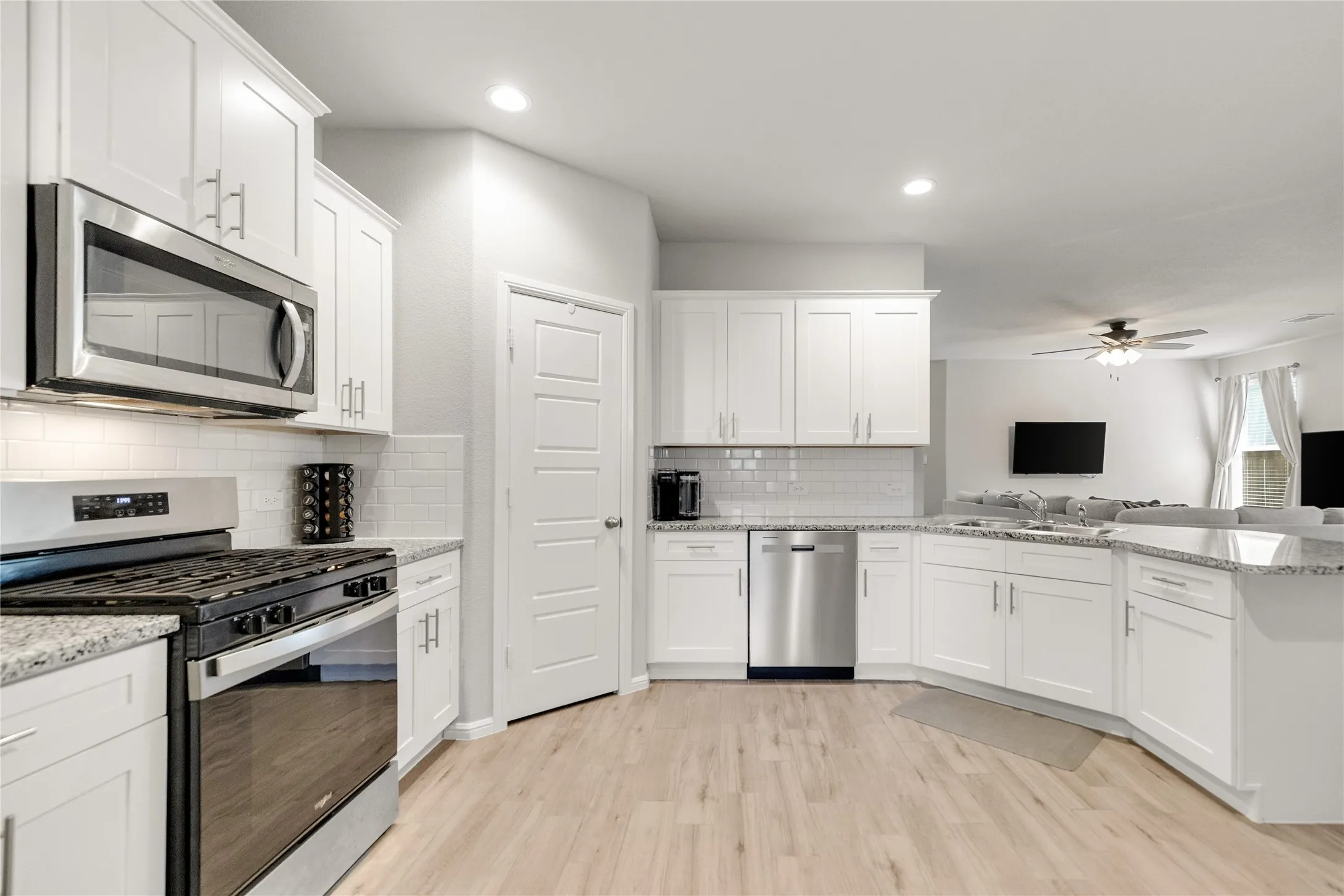 Single Family Residence For Sale in Tarrant County , 6729 Windfall Drive, Fort Worth, Texas 76135, 3 Bedroom, 2 Bathroom, 2 Garage spaces, 1,628 Sqft, built in 2024, mls#21377611, Real Estate Agent in Fort Worth, Homes For Sale in Tarrant county, Homes For Sale in Fort Worth, Realtor in Fort Worth Texas, Real Estate Brokerage Independent Realty Texas, Luminita Cordes Realtor
