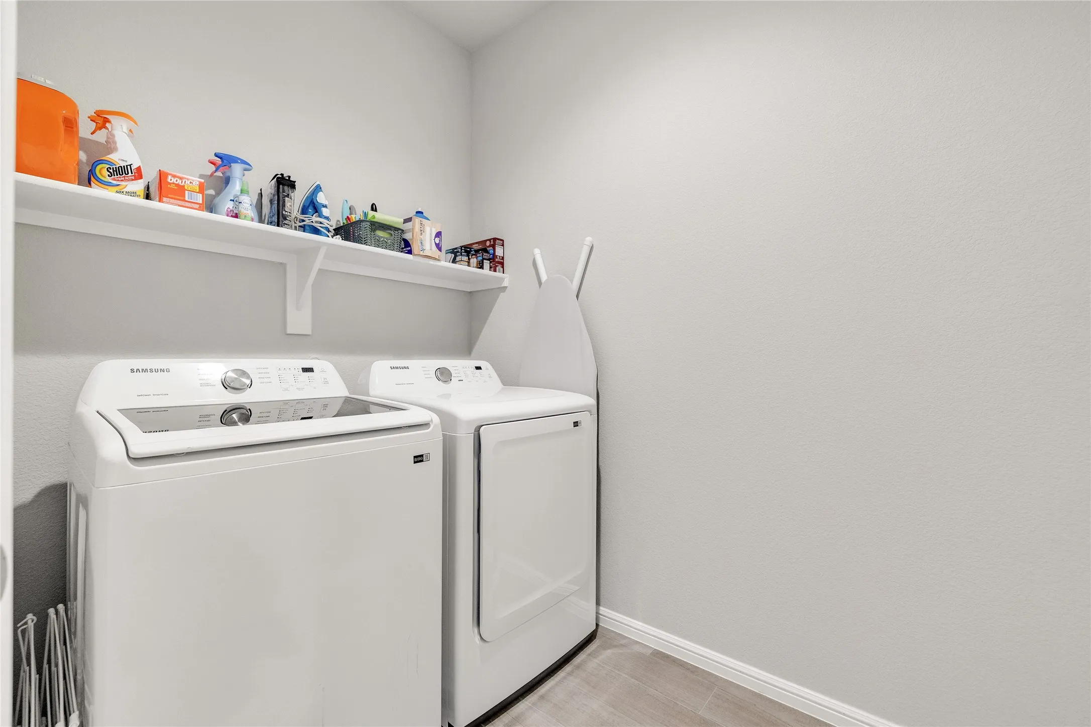 Single Family Residence For Sale in Tarrant County , 6729 Windfall Drive, Fort Worth, Texas 76135, 3 Bedroom, 2 Bathroom, 2 Garage spaces, 1,628 Sqft, built in 2024, mls#21377611, Real Estate Agent in Fort Worth, Homes For Sale in Tarrant county, Homes For Sale in Fort Worth, Realtor in Fort Worth Texas, Real Estate Brokerage Independent Realty Texas, Luminita Cordes Realtor
