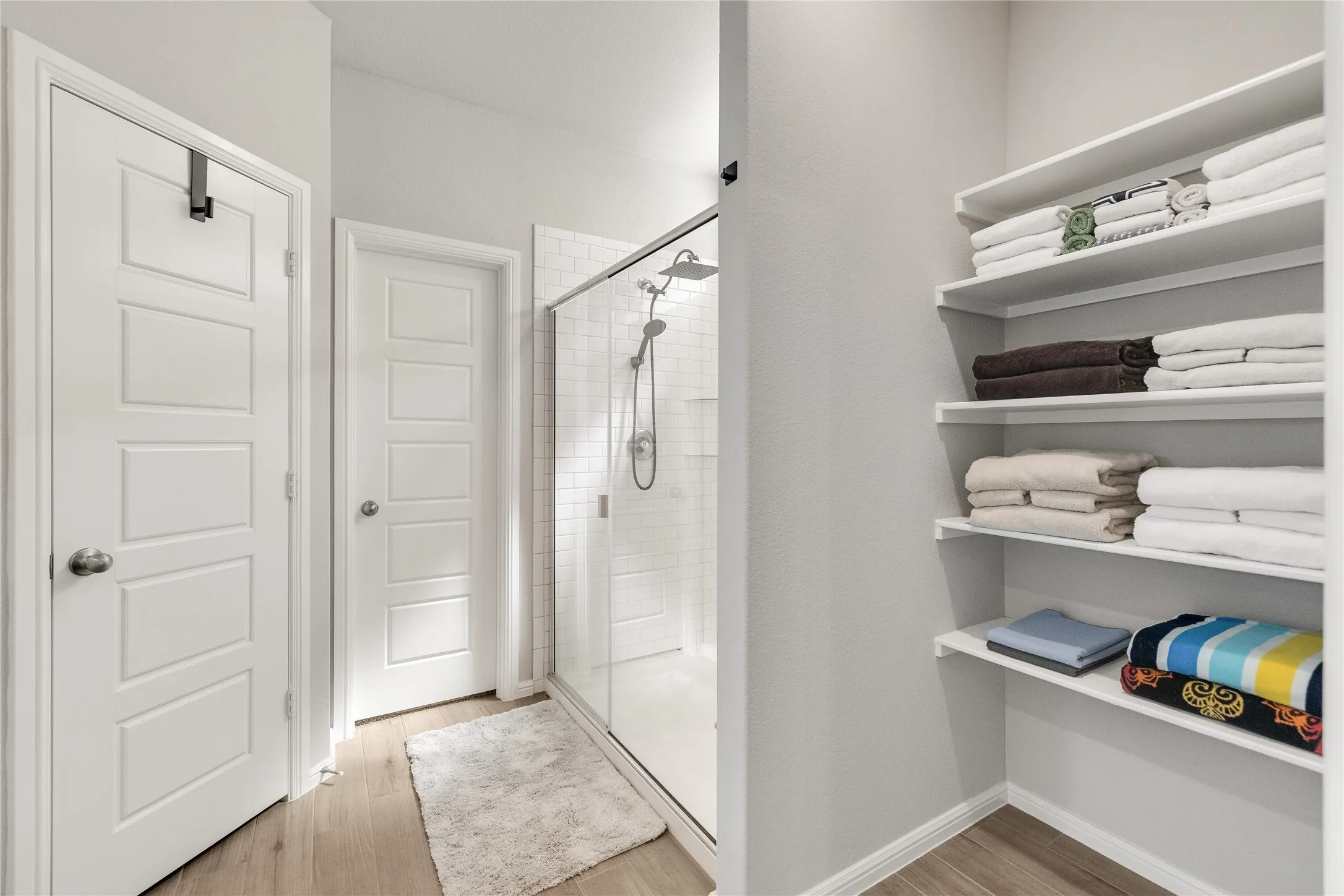 Single Family Residence For Sale in Tarrant County , 6729 Windfall Drive, Fort Worth, Texas 76135, 3 Bedroom, 2 Bathroom, 2 Garage spaces, 1,628 Sqft, built in 2024, mls#21377611, Real Estate Agent in Fort Worth, Homes For Sale in Tarrant county, Homes For Sale in Fort Worth, Realtor in Fort Worth Texas, Real Estate Brokerage Independent Realty Texas, Luminita Cordes Realtor