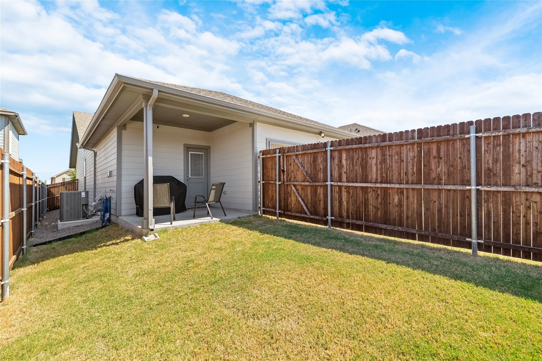 Single Family Residence For Sale in Tarrant County , 6729 Windfall Drive, Fort Worth, Texas 76135, 3 Bedroom, 2 Bathroom, 2 Garage spaces, 1,628 Sqft, built in 2024, mls#21377611, Real Estate Agent in Fort Worth, Homes For Sale in Tarrant county, Homes For Sale in Fort Worth, Realtor in Fort Worth Texas, Real Estate Brokerage Independent Realty Texas, Luminita Cordes Realtor