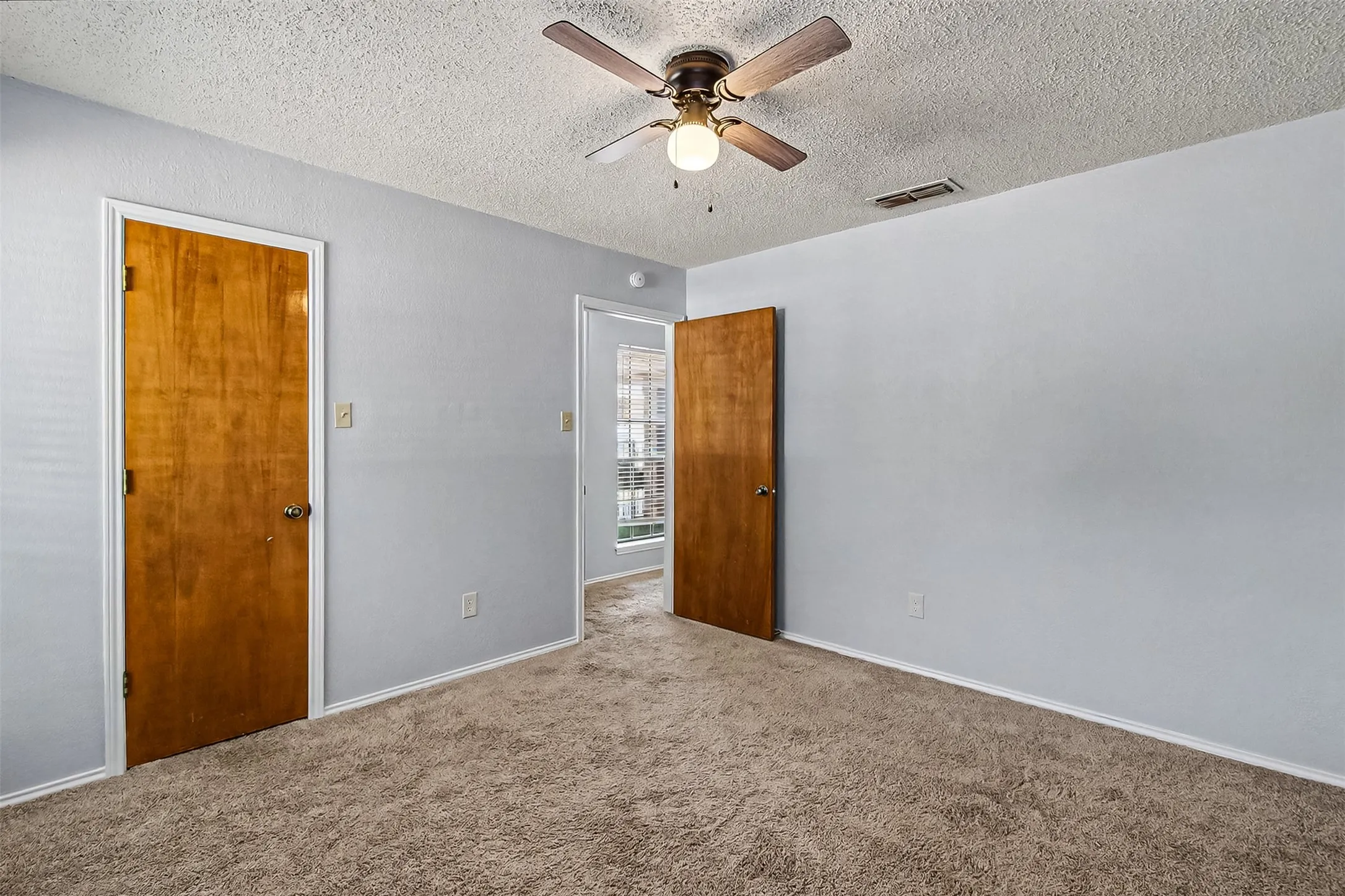 Single Family Residence For Sale in Tarrant County , 5211 Wild West Drive, Arlington, Texas 76017, 2 Bedroom, 2 Bathroom, Garage spaces, 1,272 Sqft, built in 1984, mls#21388404, Real Estate Agent in Arlington, Homes For Sale in Tarrant county, Homes For Sale in Arlington, Realtor in Arlington Texas, Real Estate Brokerage Independent Realty Texas, Luminita Cordes Realtor