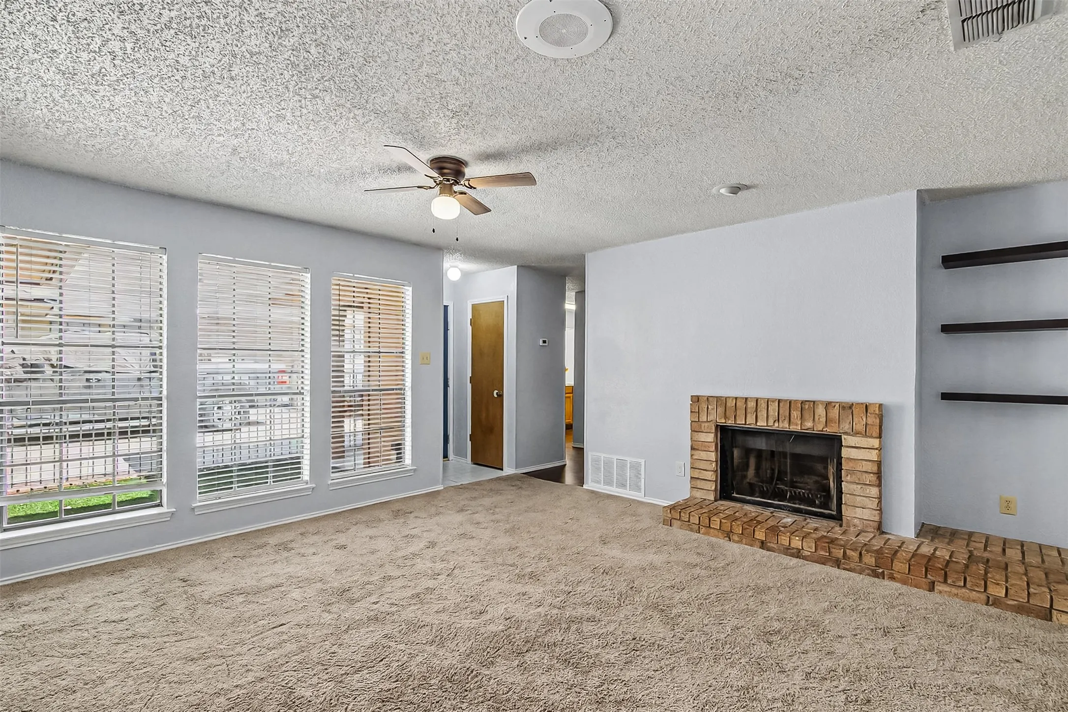 Single Family Residence For Sale in Tarrant County , 5211 Wild West Drive, Arlington, Texas 76017, 2 Bedroom, 2 Bathroom, Garage spaces, 1,272 Sqft, built in 1984, mls#21388404, Real Estate Agent in Arlington, Homes For Sale in Tarrant county, Homes For Sale in Arlington, Realtor in Arlington Texas, Real Estate Brokerage Independent Realty Texas, Luminita Cordes Realtor