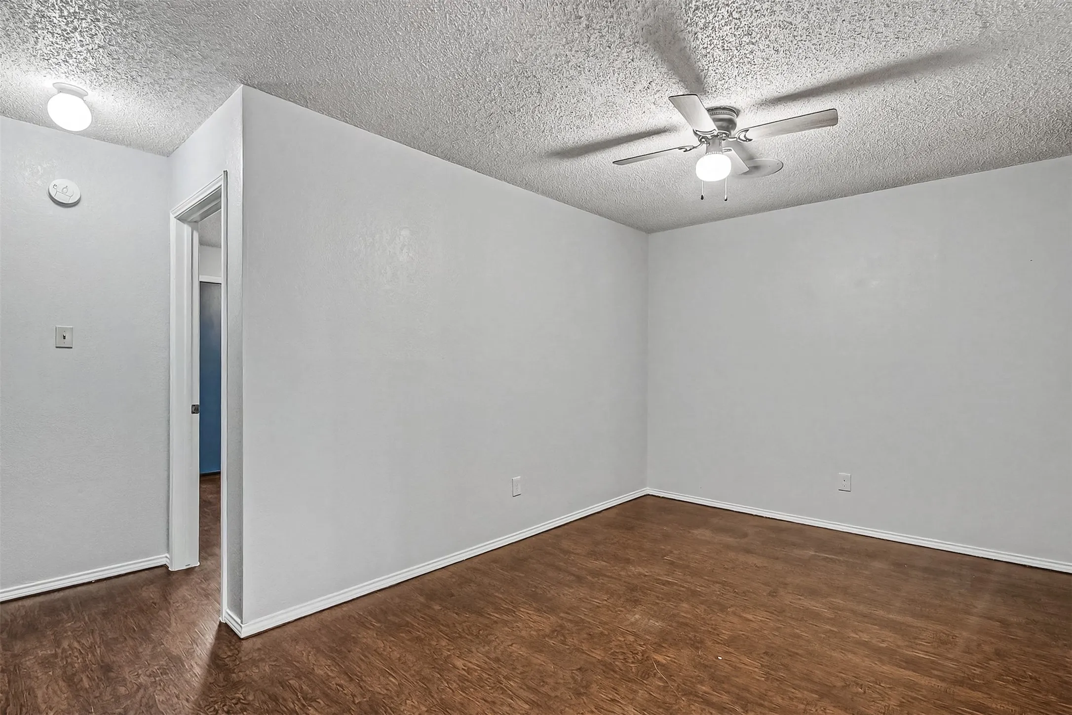 Single Family Residence For Sale in Tarrant County , 5211 Wild West Drive, Arlington, Texas 76017, 2 Bedroom, 2 Bathroom, Garage spaces, 1,272 Sqft, built in 1984, mls#21388404, Real Estate Agent in Arlington, Homes For Sale in Tarrant county, Homes For Sale in Arlington, Realtor in Arlington Texas, Real Estate Brokerage Independent Realty Texas, Luminita Cordes Realtor