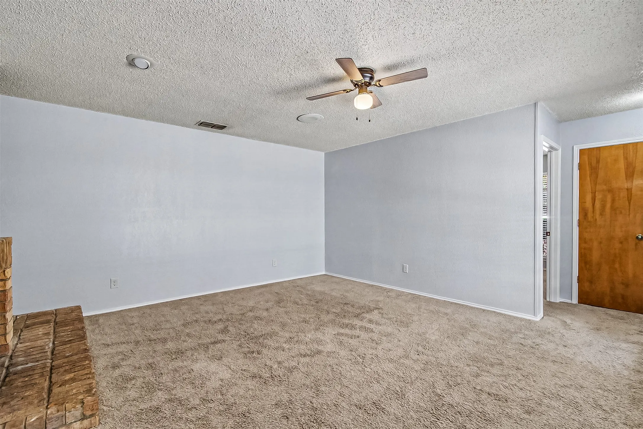 Single Family Residence For Sale in Tarrant County , 5211 Wild West Drive, Arlington, Texas 76017, 2 Bedroom, 2 Bathroom, Garage spaces, 1,272 Sqft, built in 1984, mls#21388404, Real Estate Agent in Arlington, Homes For Sale in Tarrant county, Homes For Sale in Arlington, Realtor in Arlington Texas, Real Estate Brokerage Independent Realty Texas, Luminita Cordes Realtor