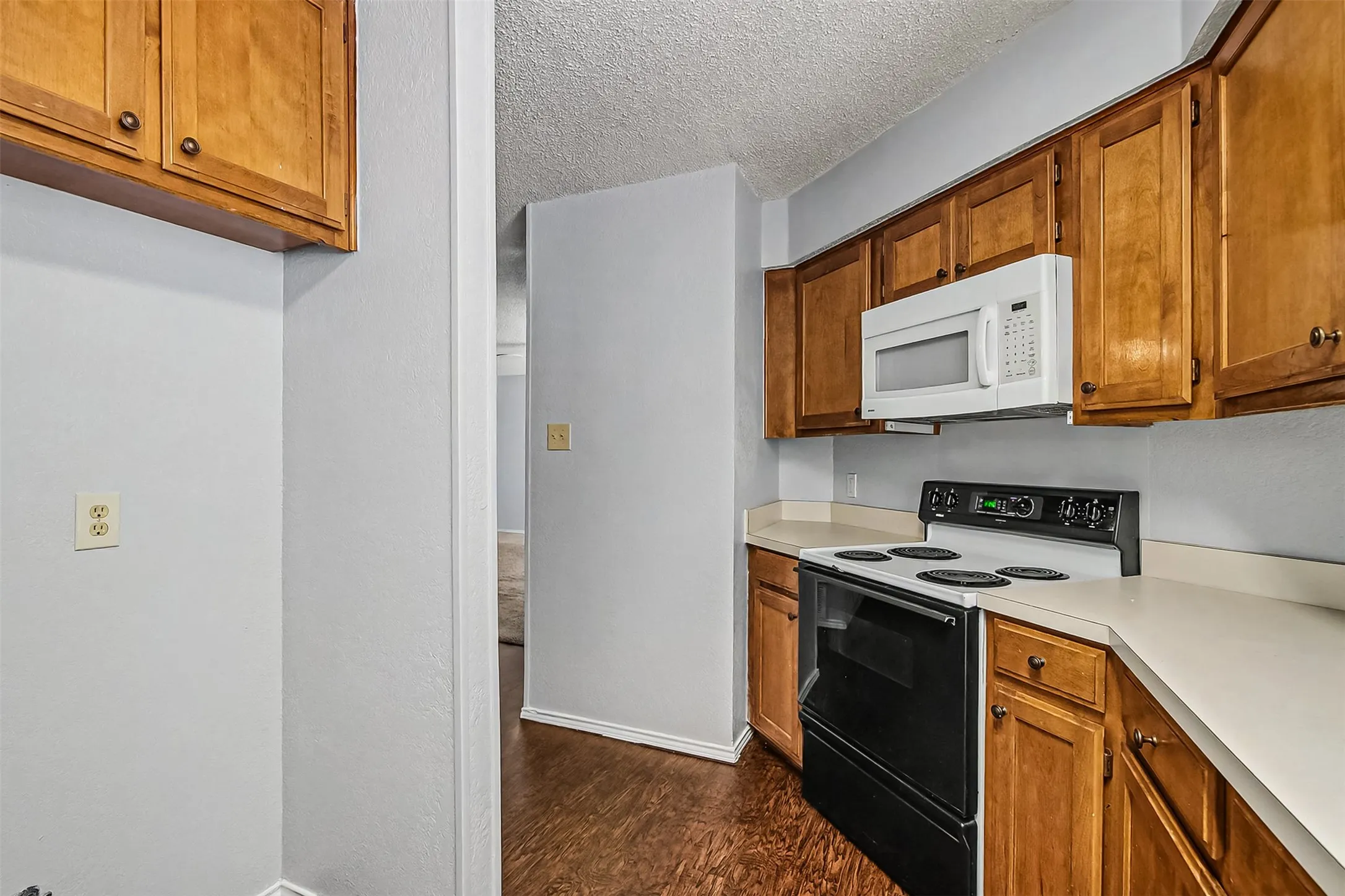 Single Family Residence For Sale in Tarrant County , 5211 Wild West Drive, Arlington, Texas 76017, 2 Bedroom, 2 Bathroom, Garage spaces, 1,272 Sqft, built in 1984, mls#21388404, Real Estate Agent in Arlington, Homes For Sale in Tarrant county, Homes For Sale in Arlington, Realtor in Arlington Texas, Real Estate Brokerage Independent Realty Texas, Luminita Cordes Realtor