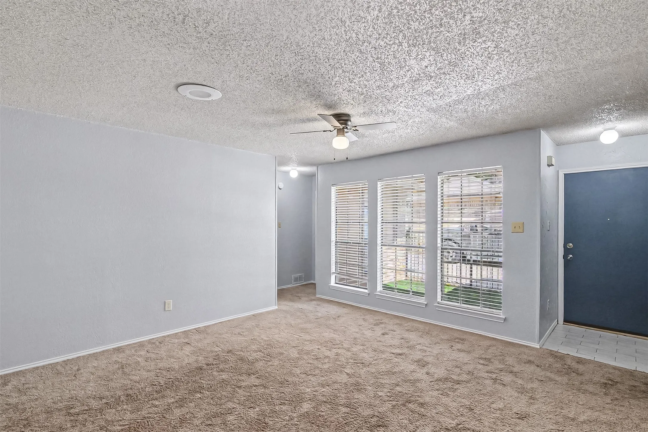 Single Family Residence For Sale in Tarrant County , 5211 Wild West Drive, Arlington, Texas 76017, 2 Bedroom, 2 Bathroom, Garage spaces, 1,272 Sqft, built in 1984, mls#21388404, Real Estate Agent in Arlington, Homes For Sale in Tarrant county, Homes For Sale in Arlington, Realtor in Arlington Texas, Real Estate Brokerage Independent Realty Texas, Luminita Cordes Realtor