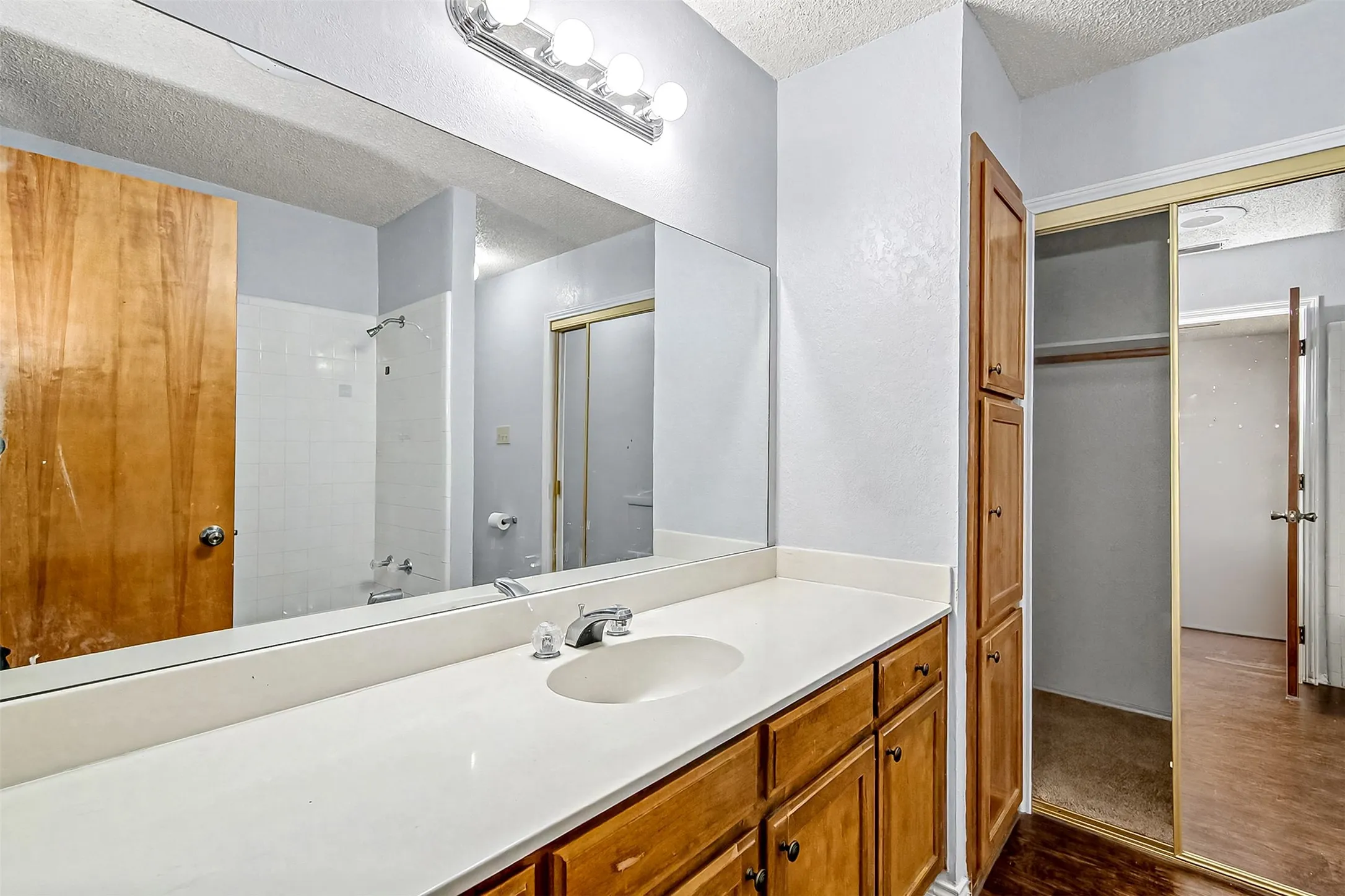 Single Family Residence For Sale in Tarrant County , 5211 Wild West Drive, Arlington, Texas 76017, 2 Bedroom, 2 Bathroom, Garage spaces, 1,272 Sqft, built in 1984, mls#21388404, Real Estate Agent in Arlington, Homes For Sale in Tarrant county, Homes For Sale in Arlington, Realtor in Arlington Texas, Real Estate Brokerage Independent Realty Texas, Luminita Cordes Realtor