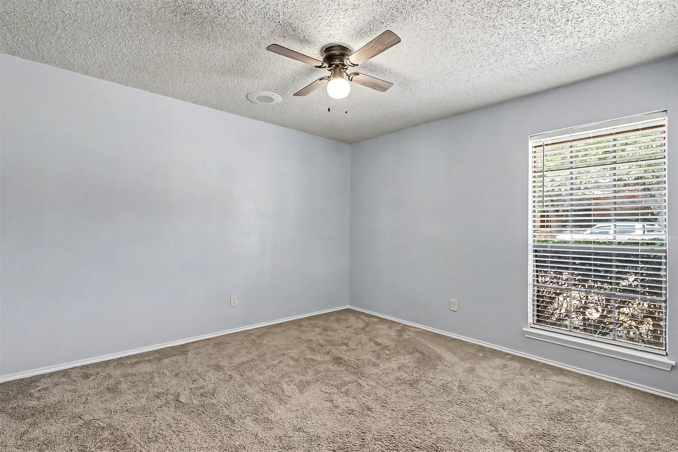 Single Family Residence For Sale in Tarrant County , 5211 Wild West Drive, Arlington, Texas 76017, 2 Bedroom, 2 Bathroom, Garage spaces, 1,272 Sqft, built in 1984, mls#21388404, Real Estate Agent in Arlington, Homes For Sale in Tarrant county, Homes For Sale in Arlington, Realtor in Arlington Texas, Real Estate Brokerage Independent Realty Texas, Luminita Cordes Realtor