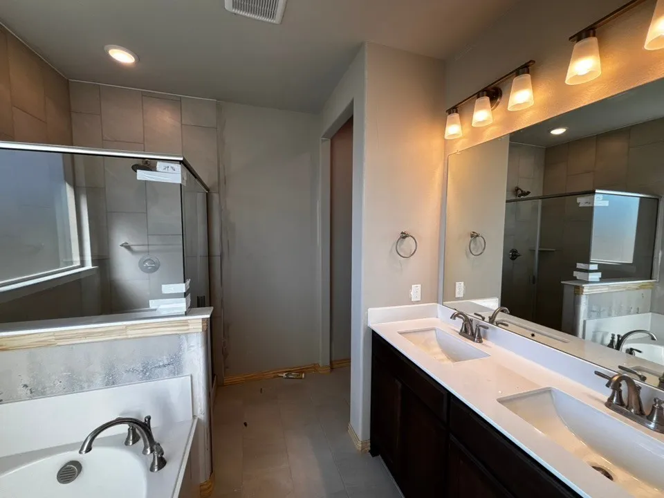 Dual vanity with undermount sinks and white countertops