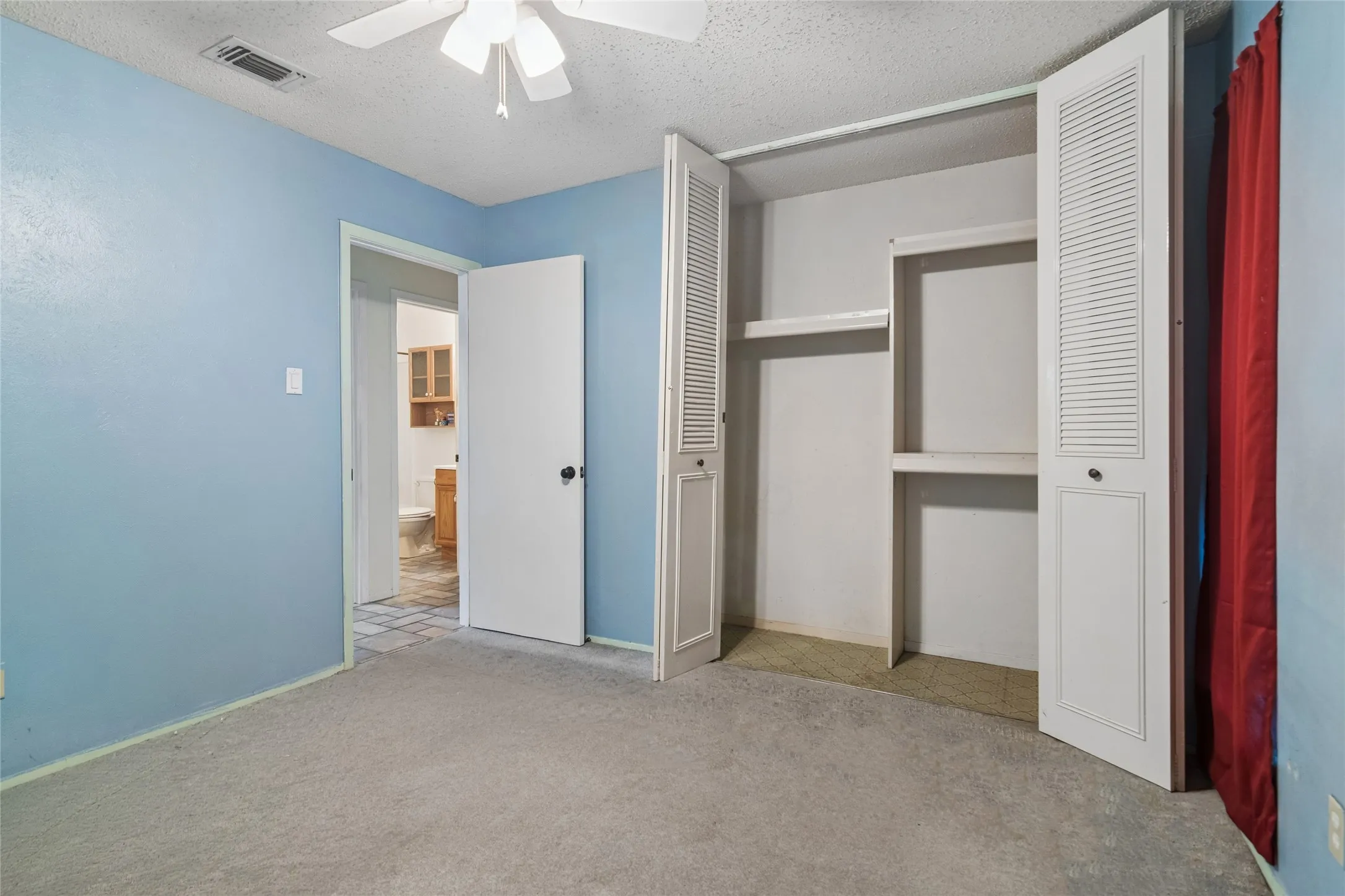 Single Family Residence For Sale in Dallas County , 2108 Pearl Lane, Irving, Texas 75060, 3 Bedroom, 2 Bathroom, 2 Garage spaces, 1,385 Sqft, built in 1971, mls#21388998, Real Estate Agent in Irving, Homes For Sale in Dallas county, Homes For Sale in Irving, Realtor in Irving Texas, Real Estate Brokerage Independent Realty Texas, Luminita Cordes Realtor
