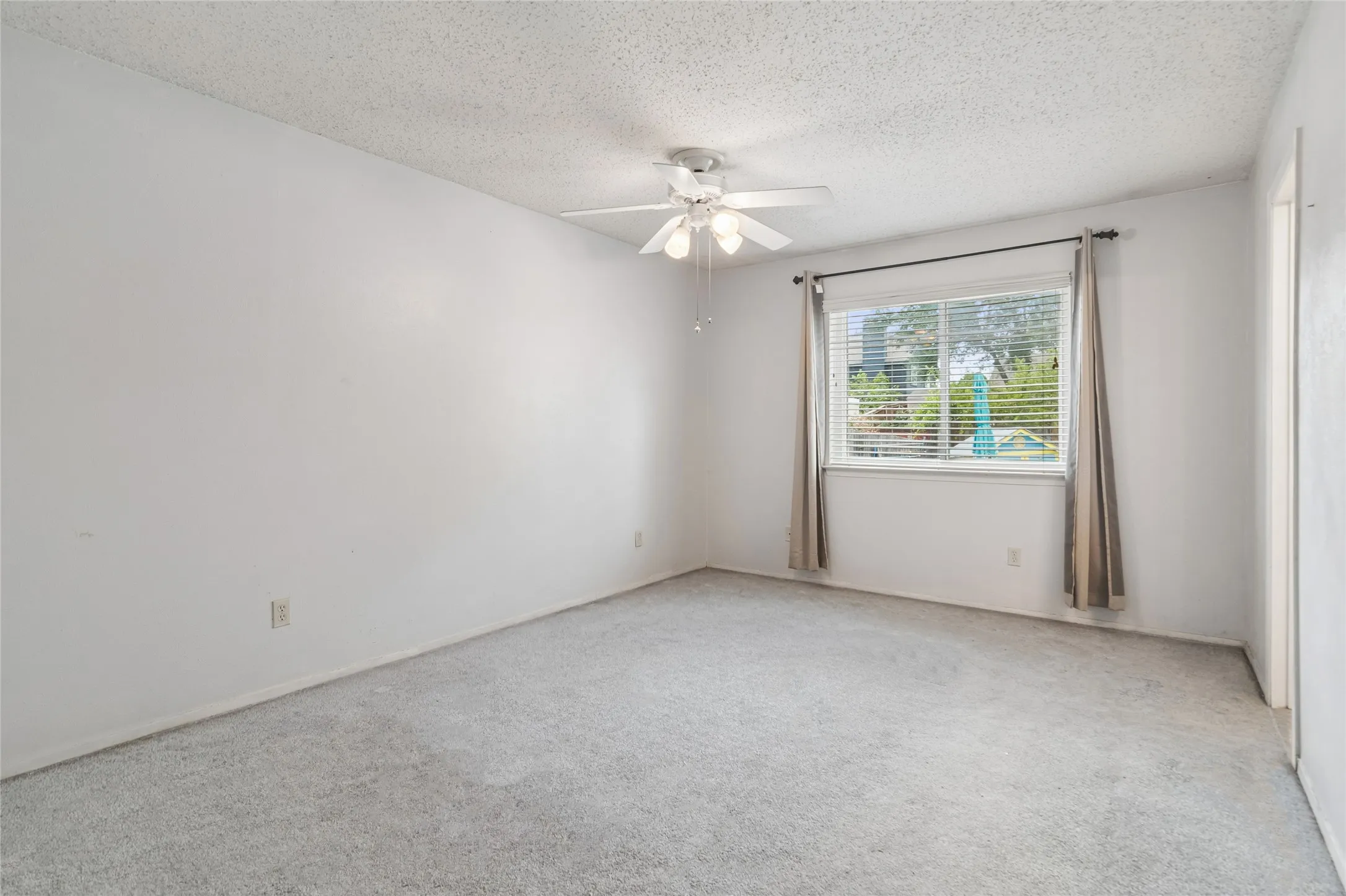 Single Family Residence For Sale in Dallas County , 2108 Pearl Lane, Irving, Texas 75060, 3 Bedroom, 2 Bathroom, 2 Garage spaces, 1,385 Sqft, built in 1971, mls#21388998, Real Estate Agent in Irving, Homes For Sale in Dallas county, Homes For Sale in Irving, Realtor in Irving Texas, Real Estate Brokerage Independent Realty Texas, Luminita Cordes Realtor