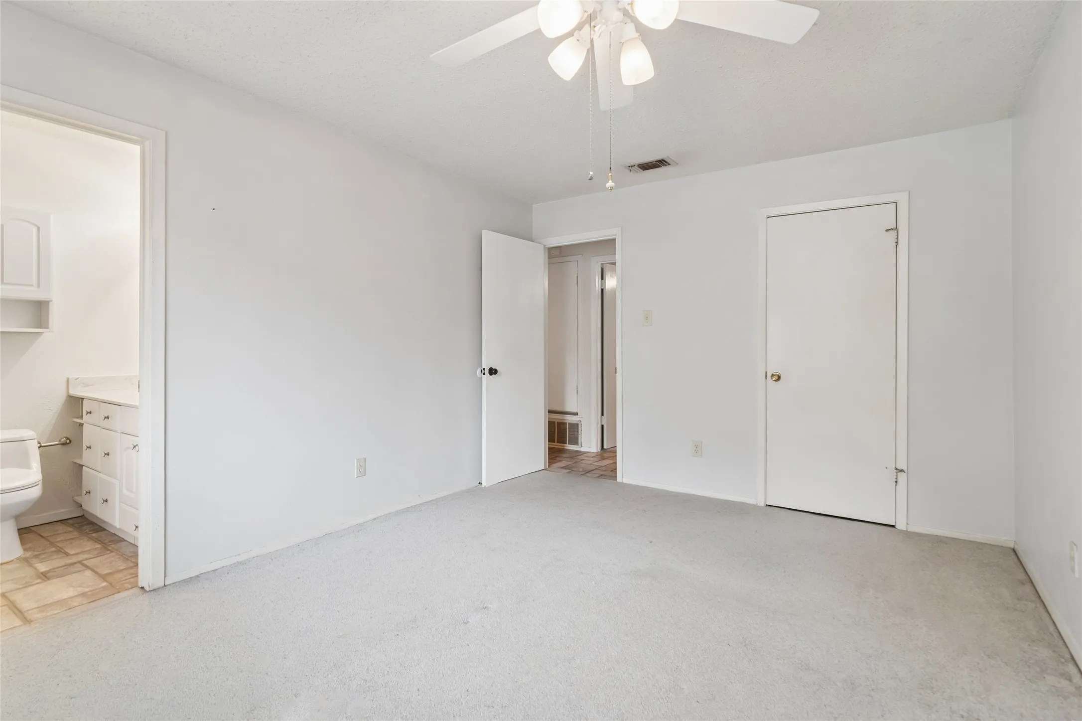 Single Family Residence For Sale in Dallas County , 2108 Pearl Lane, Irving, Texas 75060, 3 Bedroom, 2 Bathroom, 2 Garage spaces, 1,385 Sqft, built in 1971, mls#21388998, Real Estate Agent in Irving, Homes For Sale in Dallas county, Homes For Sale in Irving, Realtor in Irving Texas, Real Estate Brokerage Independent Realty Texas, Luminita Cordes Realtor
