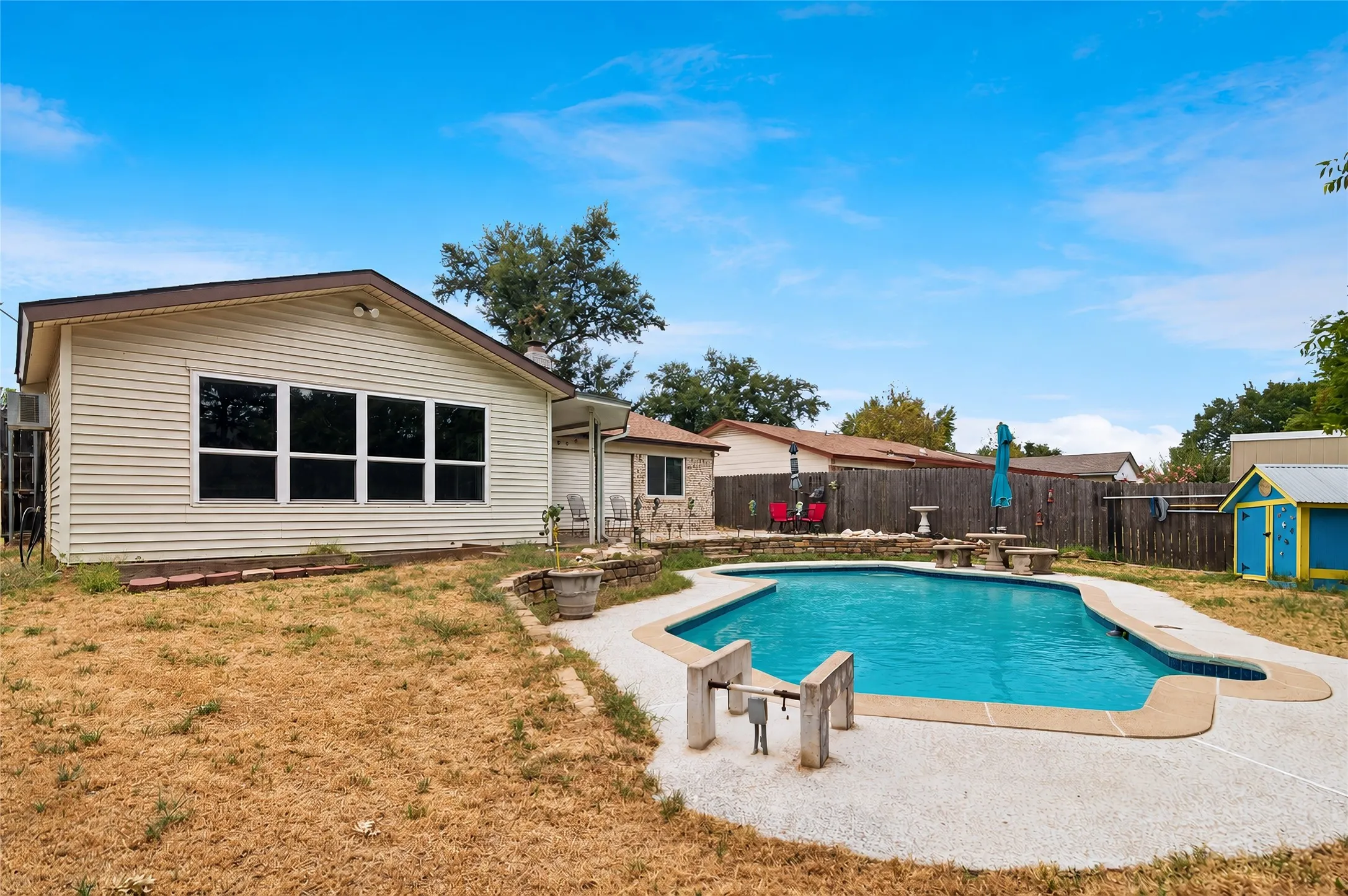 Single Family Residence For Sale in Dallas County , 2108 Pearl Lane, Irving, Texas 75060, 3 Bedroom, 2 Bathroom, 2 Garage spaces, 1,385 Sqft, built in 1971, mls#21388998, Real Estate Agent in Irving, Homes For Sale in Dallas county, Homes For Sale in Irving, Realtor in Irving Texas, Real Estate Brokerage Independent Realty Texas, Luminita Cordes Realtor
