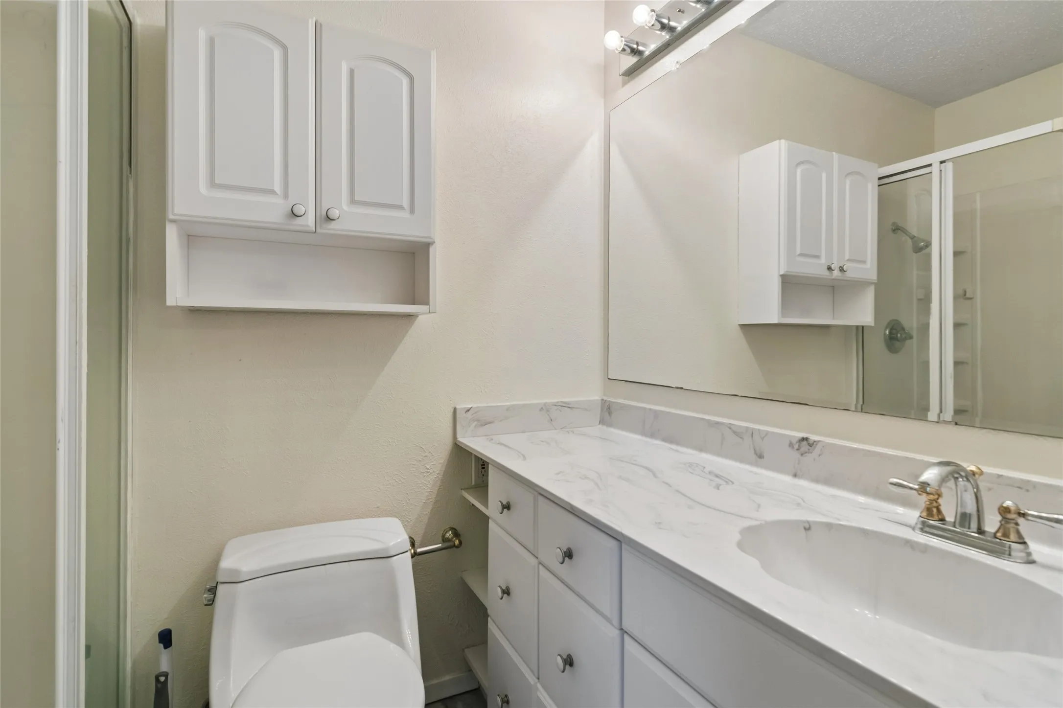 Single Family Residence For Sale in Dallas County , 2108 Pearl Lane, Irving, Texas 75060, 3 Bedroom, 2 Bathroom, 2 Garage spaces, 1,385 Sqft, built in 1971, mls#21388998, Real Estate Agent in Irving, Homes For Sale in Dallas county, Homes For Sale in Irving, Realtor in Irving Texas, Real Estate Brokerage Independent Realty Texas, Luminita Cordes Realtor