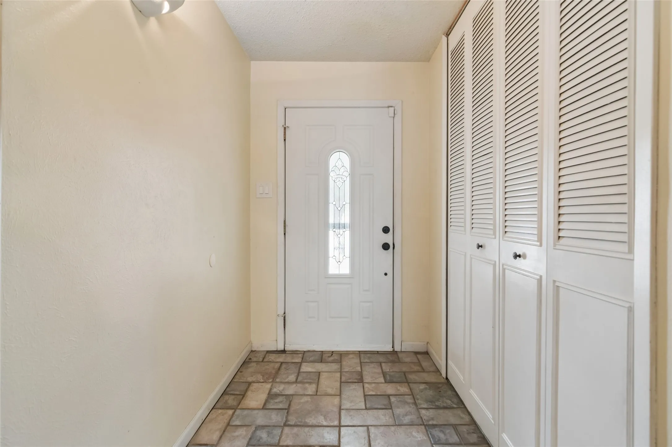 Single Family Residence For Sale in Dallas County , 2108 Pearl Lane, Irving, Texas 75060, 3 Bedroom, 2 Bathroom, 2 Garage spaces, 1,385 Sqft, built in 1971, mls#21388998, Real Estate Agent in Irving, Homes For Sale in Dallas county, Homes For Sale in Irving, Realtor in Irving Texas, Real Estate Brokerage Independent Realty Texas, Luminita Cordes Realtor