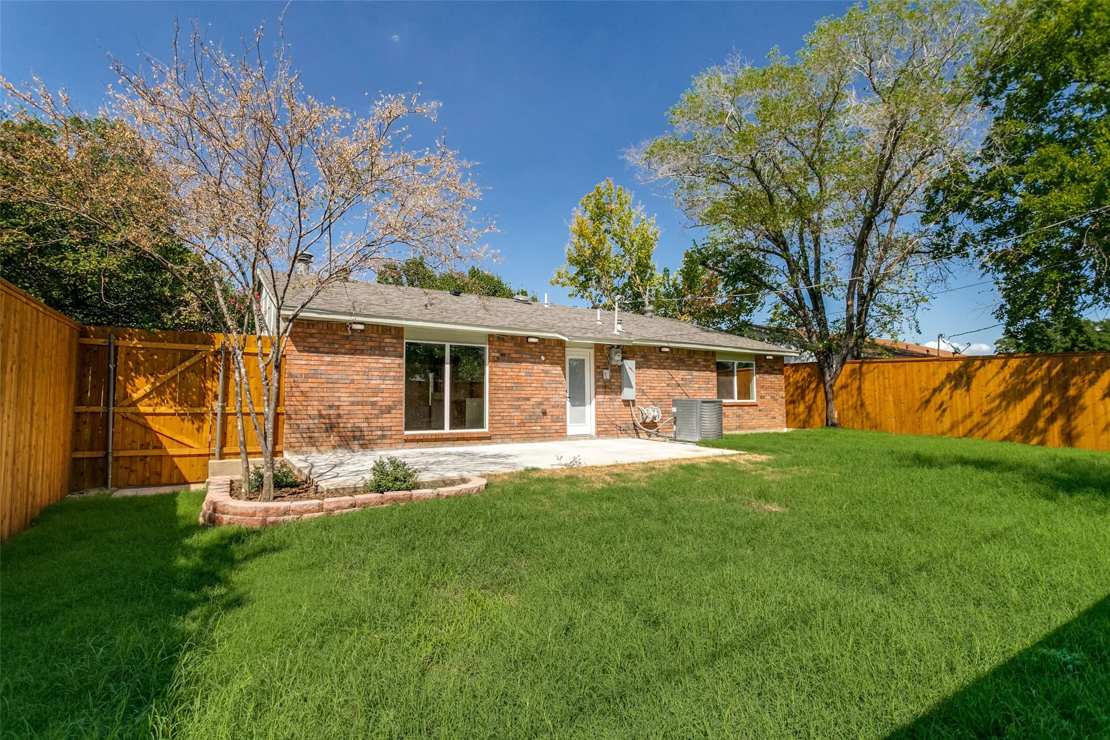 Single Family Residence For Sale in Collin County , 540 Hanover Drive, Allen, Texas 75002, 3 Bedroom, 2 Bathroom, 2 Garage spaces, 1,352 Sqft, built in 1977, mls#21388745, Real Estate Agent in Allen, Homes For Sale in Collin county, Homes For Sale in Allen, Realtor in Allen Texas, Real Estate Brokerage Independent Realty Texas, Luminita Cordes Realtor