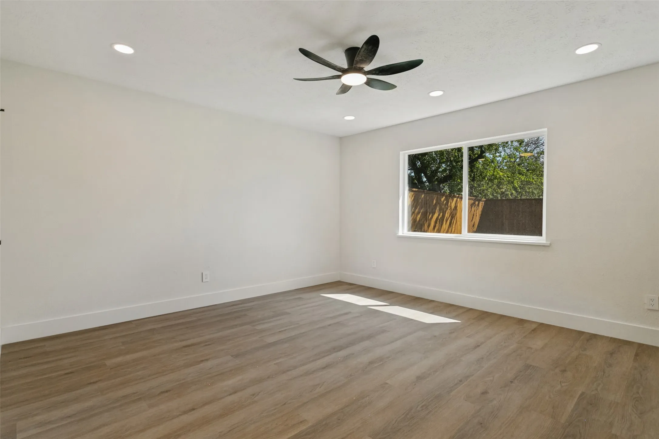 Single Family Residence For Sale in Collin County , 540 Hanover Drive, Allen, Texas 75002, 3 Bedroom, 2 Bathroom, 2 Garage spaces, 1,352 Sqft, built in 1977, mls#21388745, Real Estate Agent in Allen, Homes For Sale in Collin county, Homes For Sale in Allen, Realtor in Allen Texas, Real Estate Brokerage Independent Realty Texas, Luminita Cordes Realtor