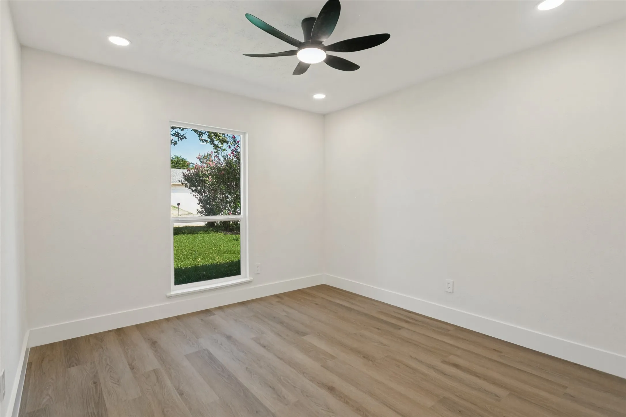 Single Family Residence For Sale in Collin County , 540 Hanover Drive, Allen, Texas 75002, 3 Bedroom, 2 Bathroom, 2 Garage spaces, 1,352 Sqft, built in 1977, mls#21388745, Real Estate Agent in Allen, Homes For Sale in Collin county, Homes For Sale in Allen, Realtor in Allen Texas, Real Estate Brokerage Independent Realty Texas, Luminita Cordes Realtor