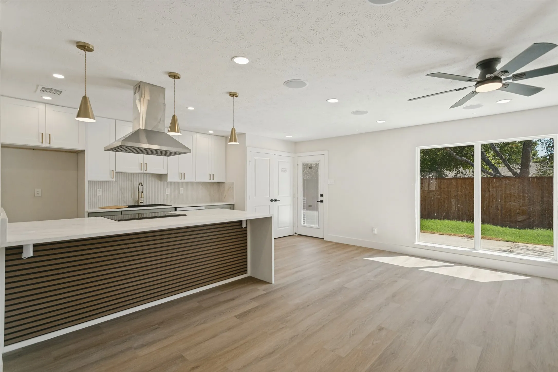 Single Family Residence For Sale in Collin County , 540 Hanover Drive, Allen, Texas 75002, 3 Bedroom, 2 Bathroom, 2 Garage spaces, 1,352 Sqft, built in 1977, mls#21388745, Real Estate Agent in Allen, Homes For Sale in Collin county, Homes For Sale in Allen, Realtor in Allen Texas, Real Estate Brokerage Independent Realty Texas, Luminita Cordes Realtor