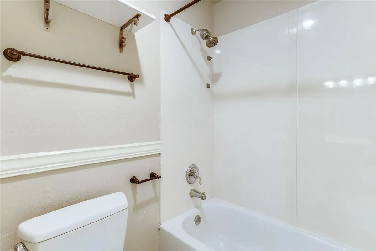 Jack and Jill tub/toilet