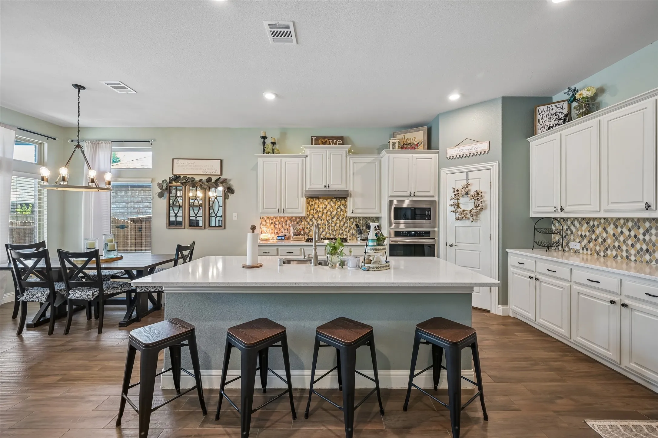 Single Family Residence For Sale in Collin County , 1713 Tumbleweed Court, Celina, Texas 75009, 4 Bedroom, 3 Bathroom, 2 Garage spaces, 2,514 Sqft, built in 2019, mls#21387980, Real Estate Agent in Celina, Homes For Sale in Collin county, Homes For Sale in Celina, Realtor in Celina Texas, Real Estate Brokerage Independent Realty Texas, Luminita Cordes Realtor