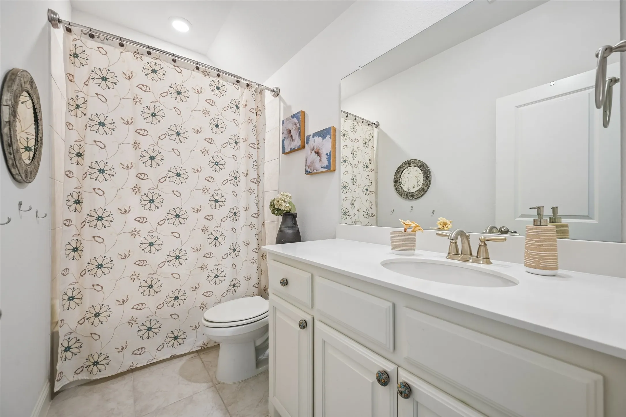 Single Family Residence For Sale in Collin County , 1713 Tumbleweed Court, Celina, Texas 75009, 4 Bedroom, 3 Bathroom, 2 Garage spaces, 2,514 Sqft, built in 2019, mls#21387980, Real Estate Agent in Celina, Homes For Sale in Collin county, Homes For Sale in Celina, Realtor in Celina Texas, Real Estate Brokerage Independent Realty Texas, Luminita Cordes Realtor