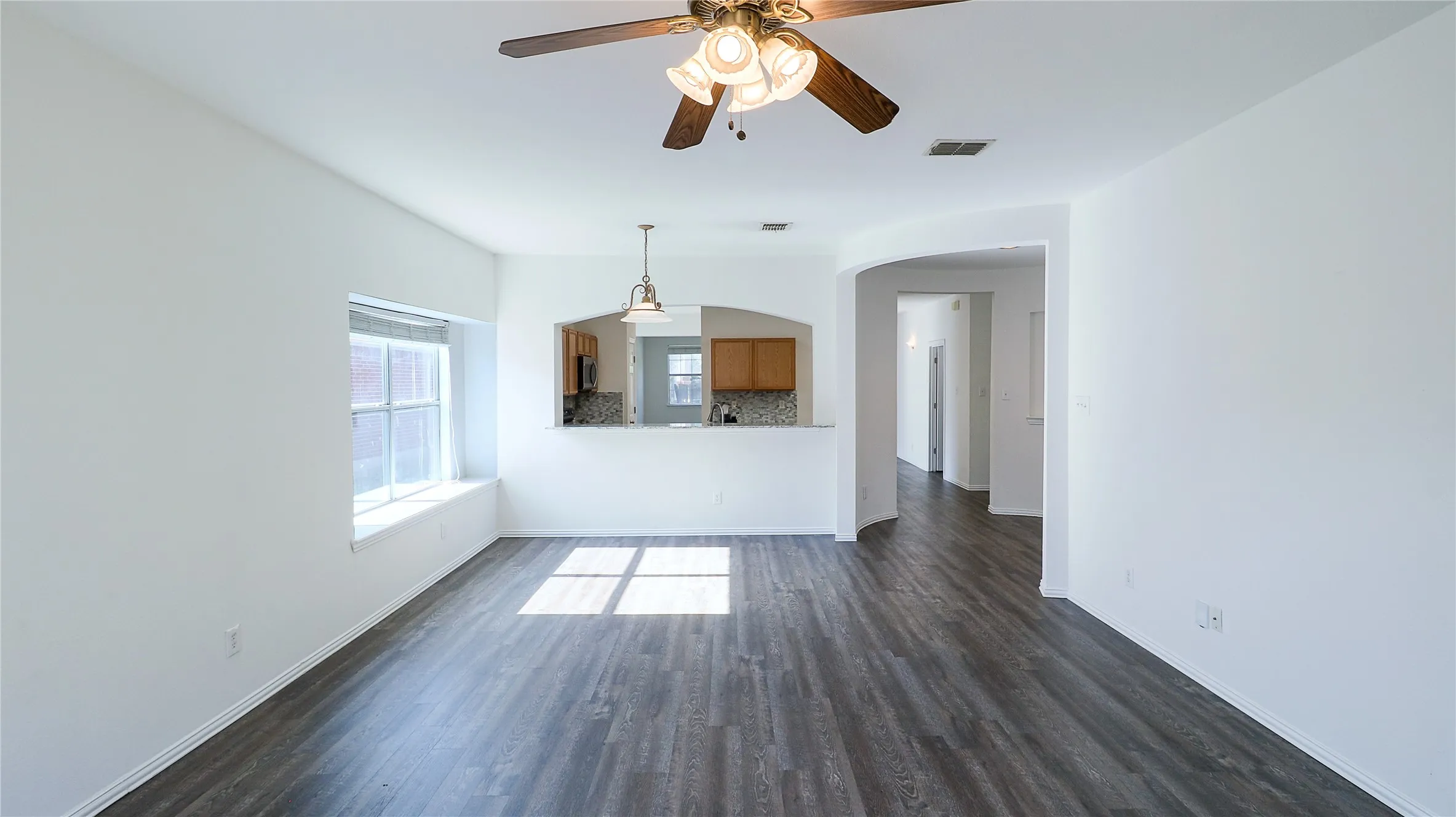 Single Family Residence For Sale in Denton County , 14620 Little Anne Drive, Little Elm, Texas 75068, 3 Bedroom, 2 Bathroom, 2 Garage spaces, 1,962 Sqft, built in 2003, mls#21389003, Real Estate Agent in Little Elm, Homes For Sale in Denton county, Homes For Sale in Little Elm, Realtor in Little Elm Texas, Real Estate Brokerage Independent Realty Texas, Luminita Cordes Realtor