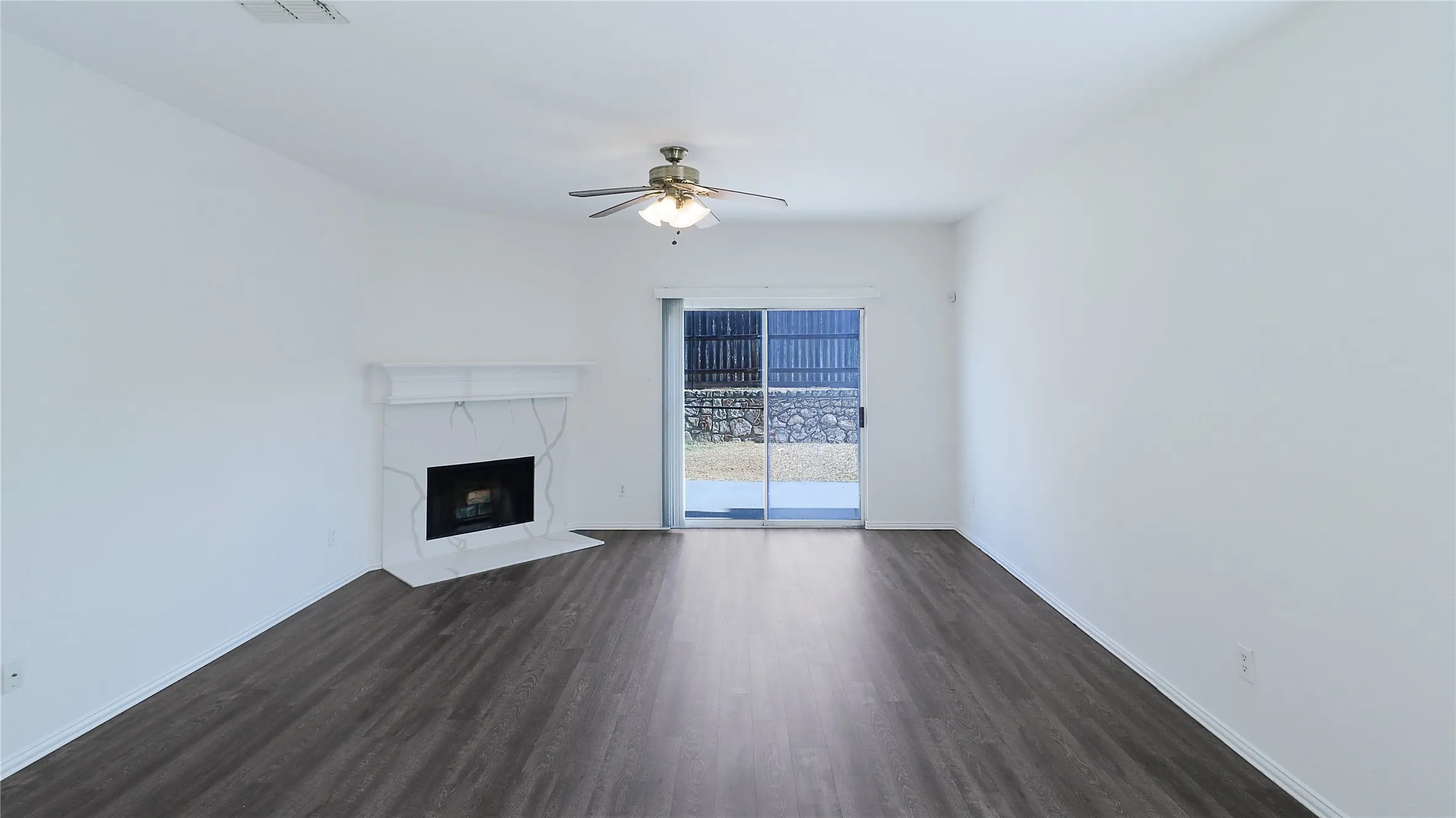 Single Family Residence For Sale in Denton County , 14620 Little Anne Drive, Little Elm, Texas 75068, 3 Bedroom, 2 Bathroom, 2 Garage spaces, 1,962 Sqft, built in 2003, mls#21389003, Real Estate Agent in Little Elm, Homes For Sale in Denton county, Homes For Sale in Little Elm, Realtor in Little Elm Texas, Real Estate Brokerage Independent Realty Texas, Luminita Cordes Realtor