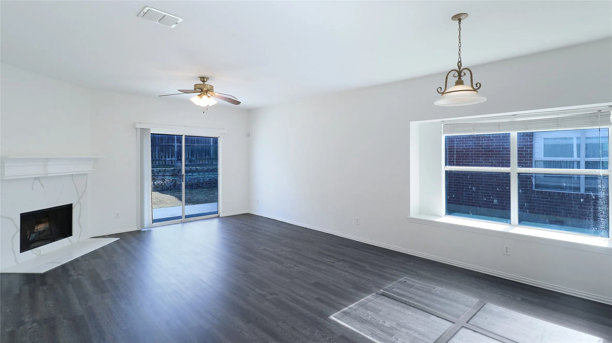 Single Family Residence For Sale in Denton County , 14620 Little Anne Drive, Little Elm, Texas 75068, 3 Bedroom, 2 Bathroom, 2 Garage spaces, 1,962 Sqft, built in 2003, mls#21389003, Real Estate Agent in Little Elm, Homes For Sale in Denton county, Homes For Sale in Little Elm, Realtor in Little Elm Texas, Real Estate Brokerage Independent Realty Texas, Luminita Cordes Realtor
