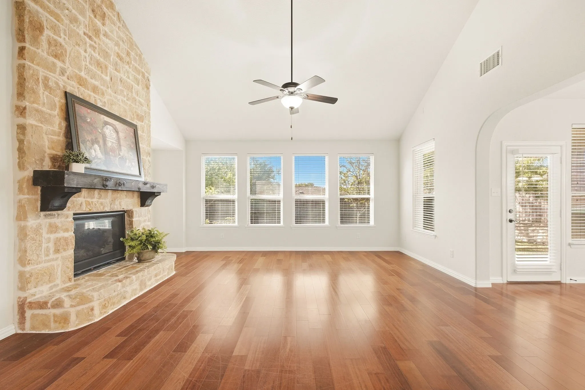 Single Family Residence For Sale in Collin County , 4405 Citabria Drive, Mc Kinney, Texas 75072, 5 Bedroom, 4 Bathroom, 3 Garage spaces, 4,162 Sqft, built in 2012, mls#21387417, Real Estate Agent in Mc Kinney, Homes For Sale in Collin county, Homes For Sale in Mc Kinney, Realtor in Mc Kinney Texas, Real Estate Brokerage Independent Realty Texas, Luminita Cordes Realtor
