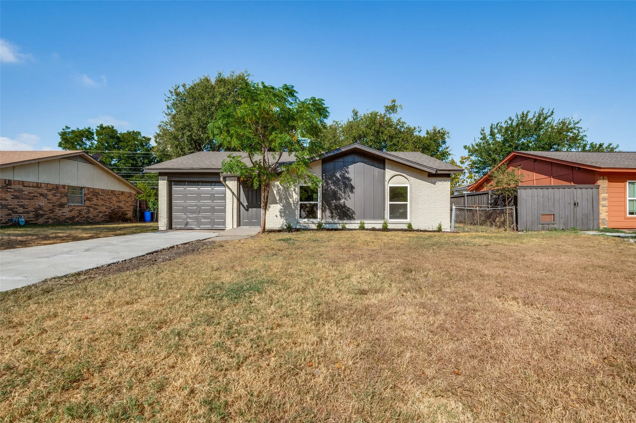 Single Family Residence For Sale in Dallas County , 1617 Avenue A, Grand Prairie, Texas 75051, 3 Bedroom, 1 Bathroom, 1 Garage spaces, 1,090 Sqft, built in 1970, mls#21386565, Real Estate Agent in Grand Prairie, Homes For Sale in Dallas county, Homes For Sale in Grand Prairie, Realtor in Grand Prairie Texas, Real Estate Brokerage Independent Realty Texas, Luminita Cordes Realtor