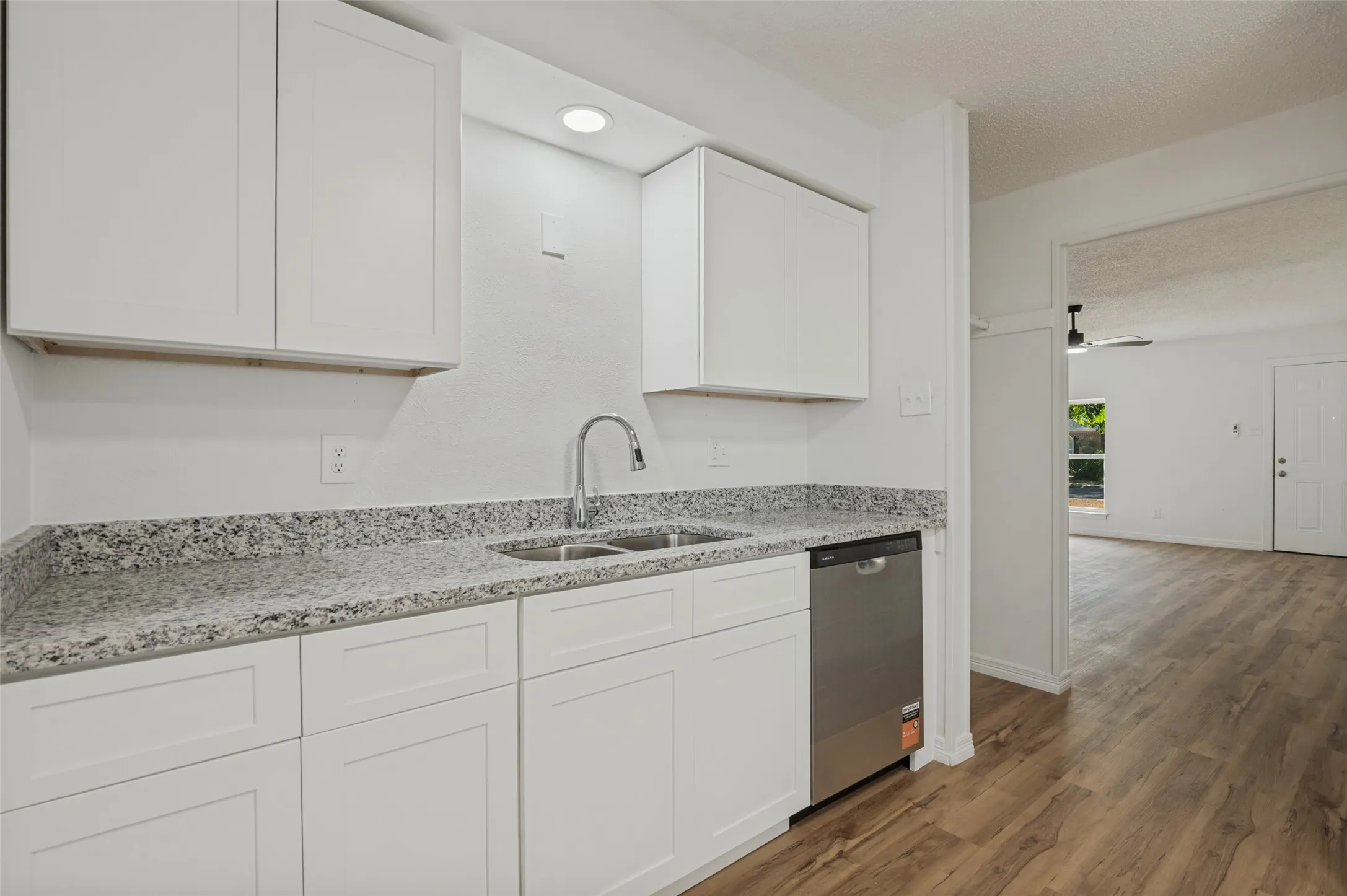 Single Family Residence For Sale in Dallas County , 1617 Avenue A, Grand Prairie, Texas 75051, 3 Bedroom, 1 Bathroom, 1 Garage spaces, 1,090 Sqft, built in 1970, mls#21386565, Real Estate Agent in Grand Prairie, Homes For Sale in Dallas county, Homes For Sale in Grand Prairie, Realtor in Grand Prairie Texas, Real Estate Brokerage Independent Realty Texas, Luminita Cordes Realtor