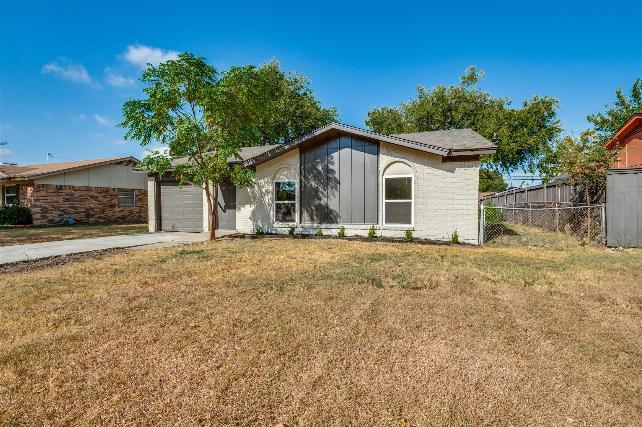 Single Family Residence For Sale in Dallas County , 1617 Avenue A, Grand Prairie, Texas 75051, 3 Bedroom, 1 Bathroom, 1 Garage spaces, 1,090 Sqft, built in 1970, mls#21386565, Real Estate Agent in Grand Prairie, Homes For Sale in Dallas county, Homes For Sale in Grand Prairie, Realtor in Grand Prairie Texas, Real Estate Brokerage Independent Realty Texas, Luminita Cordes Realtor