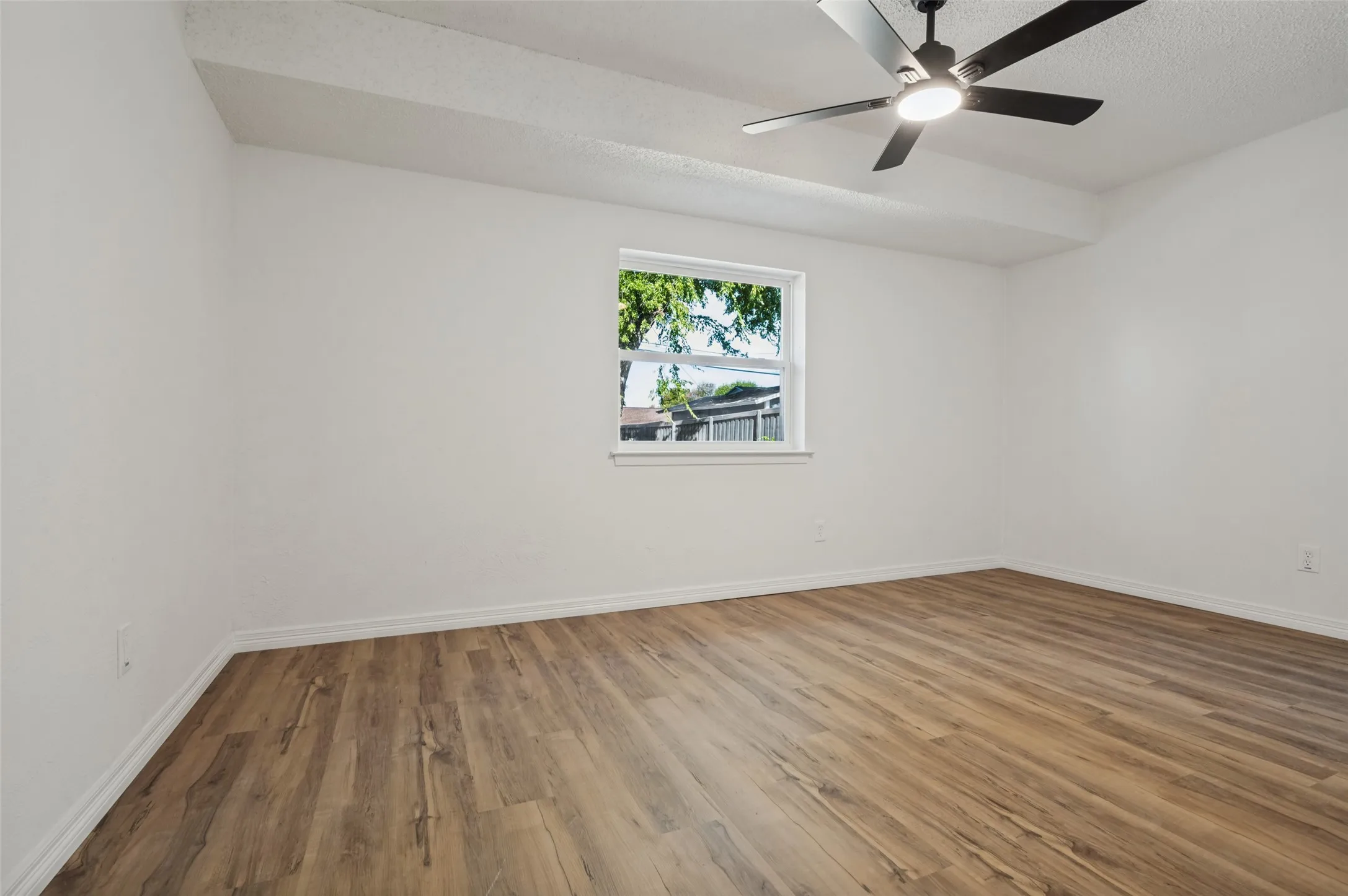 Single Family Residence For Sale in Dallas County , 1617 Avenue A, Grand Prairie, Texas 75051, 3 Bedroom, 1 Bathroom, 1 Garage spaces, 1,090 Sqft, built in 1970, mls#21386565, Real Estate Agent in Grand Prairie, Homes For Sale in Dallas county, Homes For Sale in Grand Prairie, Realtor in Grand Prairie Texas, Real Estate Brokerage Independent Realty Texas, Luminita Cordes Realtor