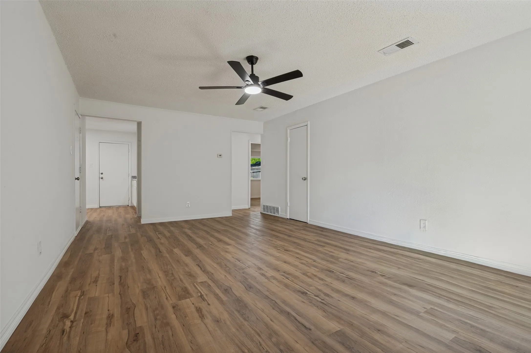 Single Family Residence For Sale in Dallas County , 1617 Avenue A, Grand Prairie, Texas 75051, 3 Bedroom, 1 Bathroom, 1 Garage spaces, 1,090 Sqft, built in 1970, mls#21386565, Real Estate Agent in Grand Prairie, Homes For Sale in Dallas county, Homes For Sale in Grand Prairie, Realtor in Grand Prairie Texas, Real Estate Brokerage Independent Realty Texas, Luminita Cordes Realtor