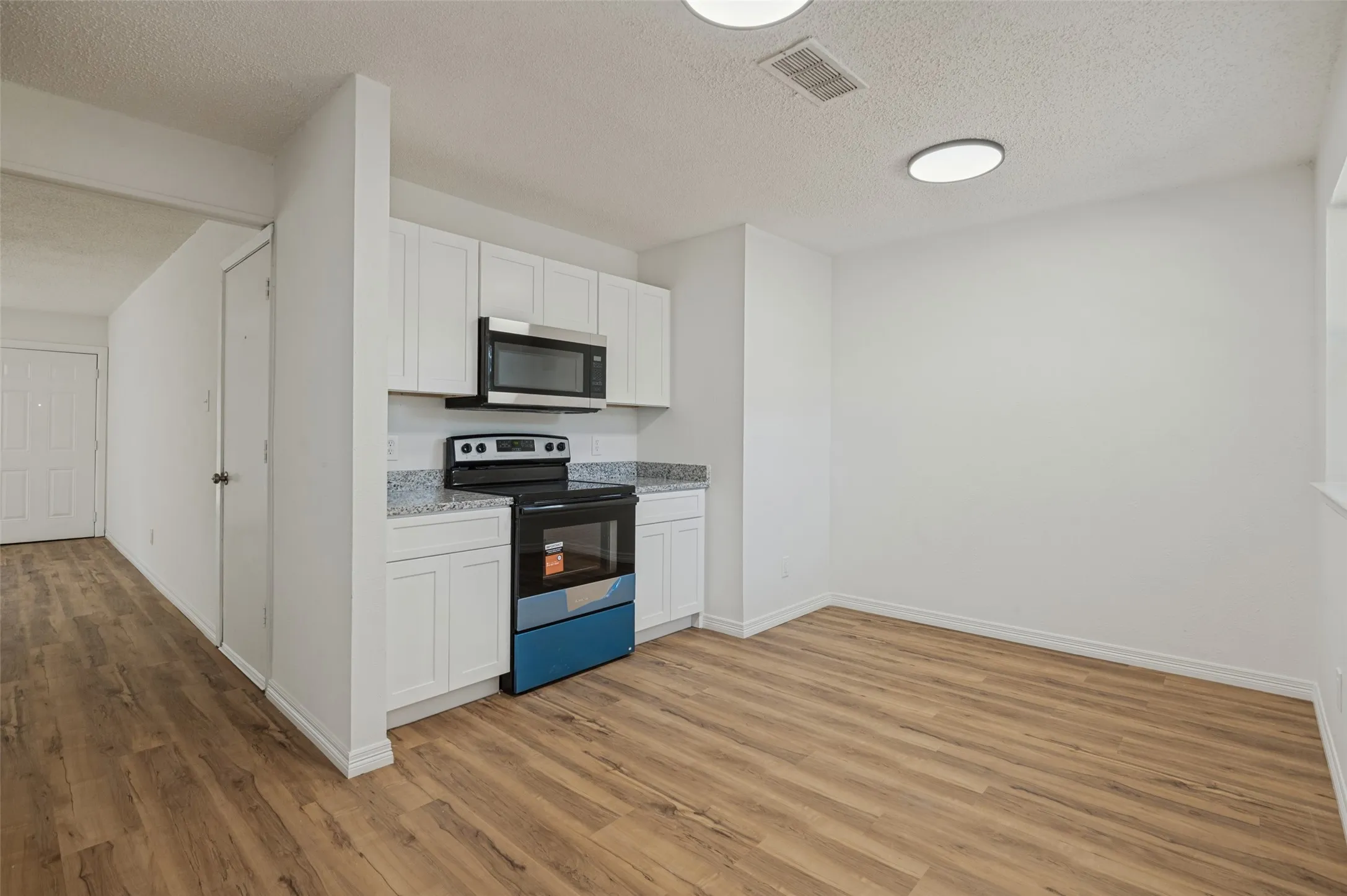 Single Family Residence For Sale in Dallas County , 1617 Avenue A, Grand Prairie, Texas 75051, 3 Bedroom, 1 Bathroom, 1 Garage spaces, 1,090 Sqft, built in 1970, mls#21386565, Real Estate Agent in Grand Prairie, Homes For Sale in Dallas county, Homes For Sale in Grand Prairie, Realtor in Grand Prairie Texas, Real Estate Brokerage Independent Realty Texas, Luminita Cordes Realtor