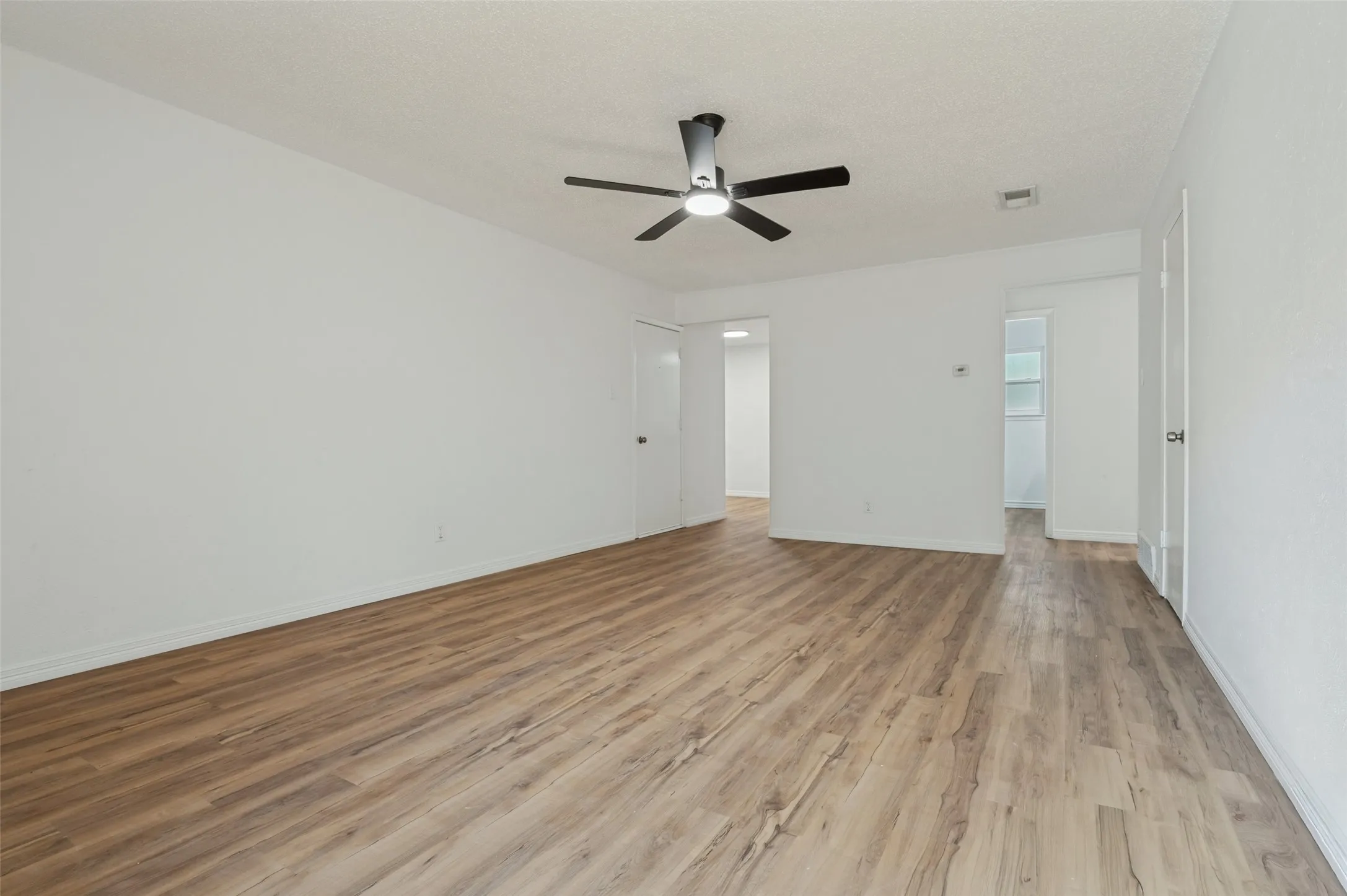 Single Family Residence For Sale in Dallas County , 1617 Avenue A, Grand Prairie, Texas 75051, 3 Bedroom, 1 Bathroom, 1 Garage spaces, 1,090 Sqft, built in 1970, mls#21386565, Real Estate Agent in Grand Prairie, Homes For Sale in Dallas county, Homes For Sale in Grand Prairie, Realtor in Grand Prairie Texas, Real Estate Brokerage Independent Realty Texas, Luminita Cordes Realtor