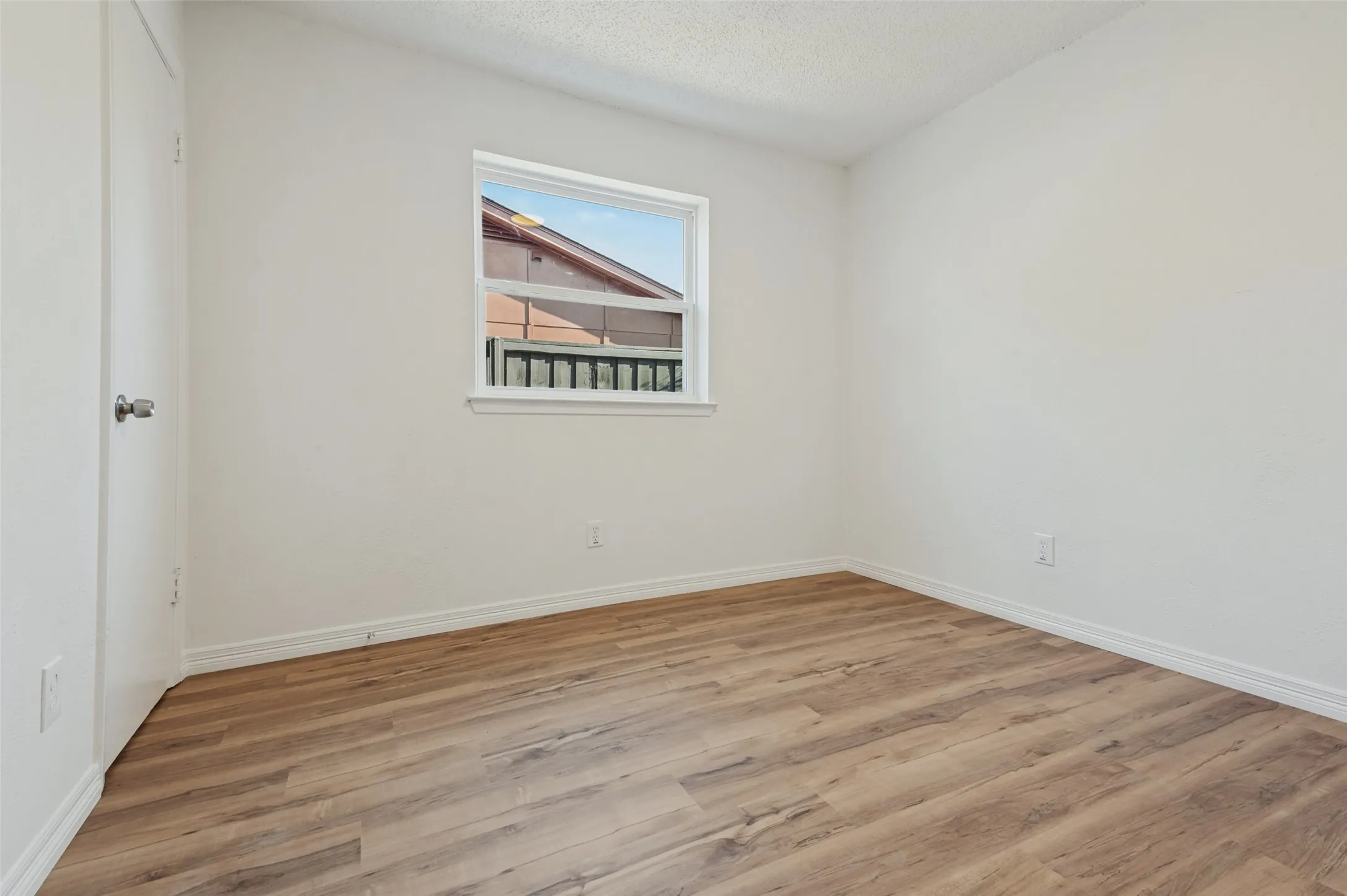 Single Family Residence For Sale in Dallas County , 1617 Avenue A, Grand Prairie, Texas 75051, 3 Bedroom, 1 Bathroom, 1 Garage spaces, 1,090 Sqft, built in 1970, mls#21386565, Real Estate Agent in Grand Prairie, Homes For Sale in Dallas county, Homes For Sale in Grand Prairie, Realtor in Grand Prairie Texas, Real Estate Brokerage Independent Realty Texas, Luminita Cordes Realtor