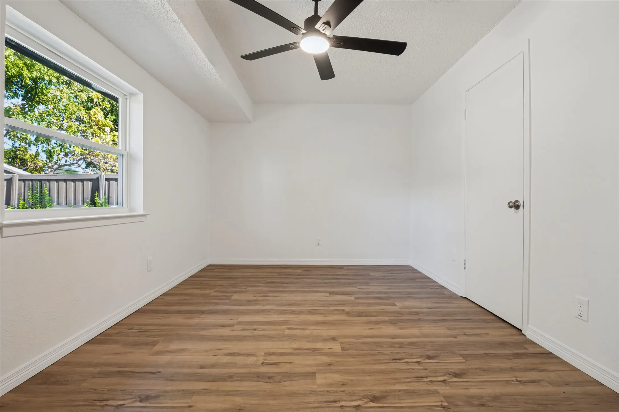 Single Family Residence For Sale in Dallas County , 1617 Avenue A, Grand Prairie, Texas 75051, 3 Bedroom, 1 Bathroom, 1 Garage spaces, 1,090 Sqft, built in 1970, mls#21386565, Real Estate Agent in Grand Prairie, Homes For Sale in Dallas county, Homes For Sale in Grand Prairie, Realtor in Grand Prairie Texas, Real Estate Brokerage Independent Realty Texas, Luminita Cordes Realtor