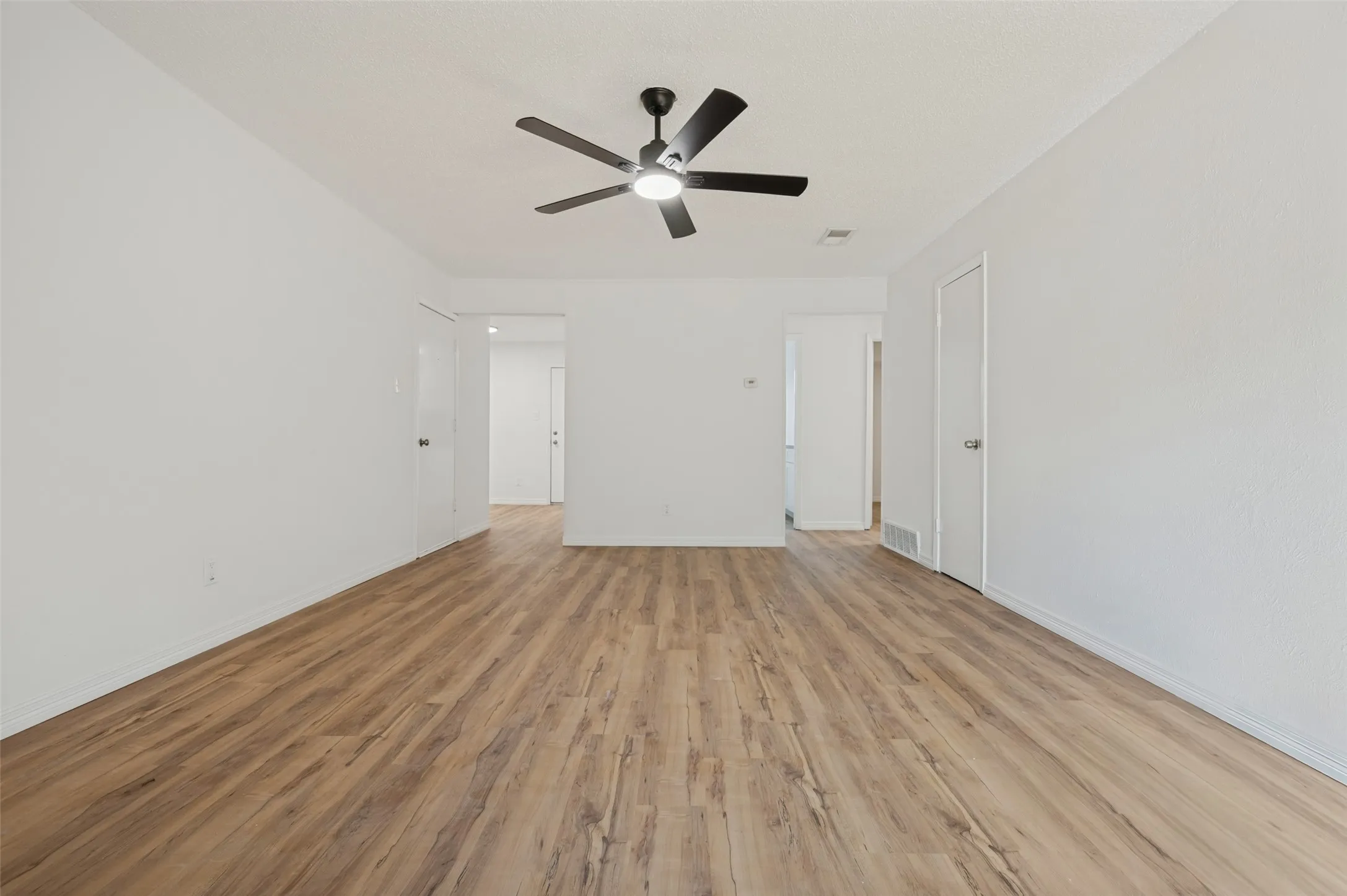 Single Family Residence For Sale in Dallas County , 1617 Avenue A, Grand Prairie, Texas 75051, 3 Bedroom, 1 Bathroom, 1 Garage spaces, 1,090 Sqft, built in 1970, mls#21386565, Real Estate Agent in Grand Prairie, Homes For Sale in Dallas county, Homes For Sale in Grand Prairie, Realtor in Grand Prairie Texas, Real Estate Brokerage Independent Realty Texas, Luminita Cordes Realtor