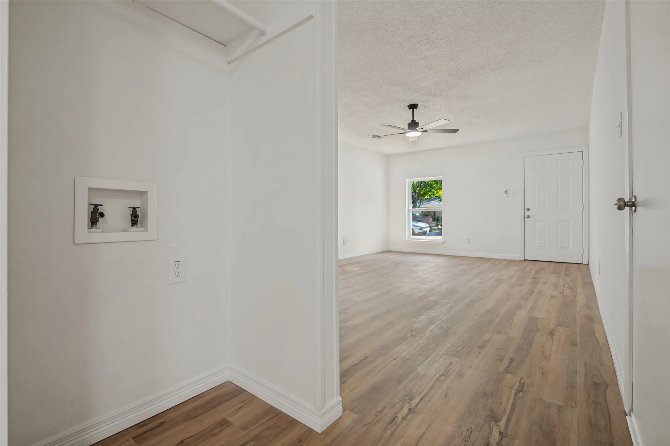 Single Family Residence For Sale in Dallas County , 1617 Avenue A, Grand Prairie, Texas 75051, 3 Bedroom, 1 Bathroom, 1 Garage spaces, 1,090 Sqft, built in 1970, mls#21386565, Real Estate Agent in Grand Prairie, Homes For Sale in Dallas county, Homes For Sale in Grand Prairie, Realtor in Grand Prairie Texas, Real Estate Brokerage Independent Realty Texas, Luminita Cordes Realtor