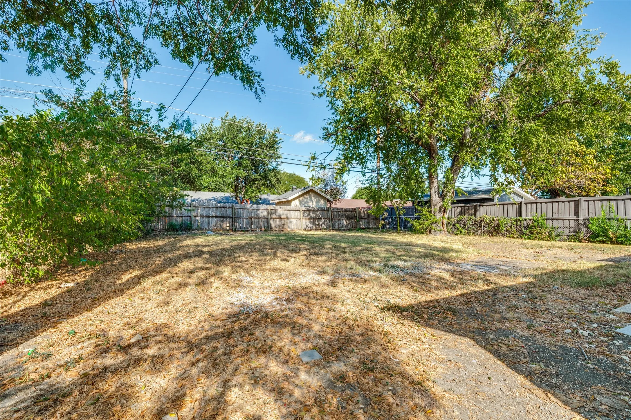Single Family Residence For Sale in Dallas County , 1617 Avenue A, Grand Prairie, Texas 75051, 3 Bedroom, 1 Bathroom, 1 Garage spaces, 1,090 Sqft, built in 1970, mls#21386565, Real Estate Agent in Grand Prairie, Homes For Sale in Dallas county, Homes For Sale in Grand Prairie, Realtor in Grand Prairie Texas, Real Estate Brokerage Independent Realty Texas, Luminita Cordes Realtor