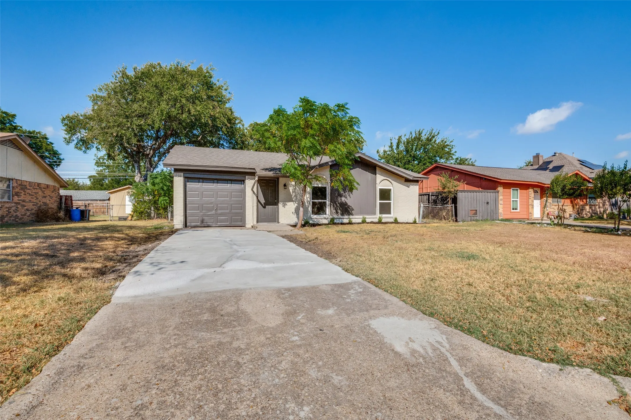 Single Family Residence For Sale in Dallas County , 1617 Avenue A, Grand Prairie, Texas 75051, 3 Bedroom, 1 Bathroom, 1 Garage spaces, 1,090 Sqft, built in 1970, mls#21386565, Real Estate Agent in Grand Prairie, Homes For Sale in Dallas county, Homes For Sale in Grand Prairie, Realtor in Grand Prairie Texas, Real Estate Brokerage Independent Realty Texas, Luminita Cordes Realtor