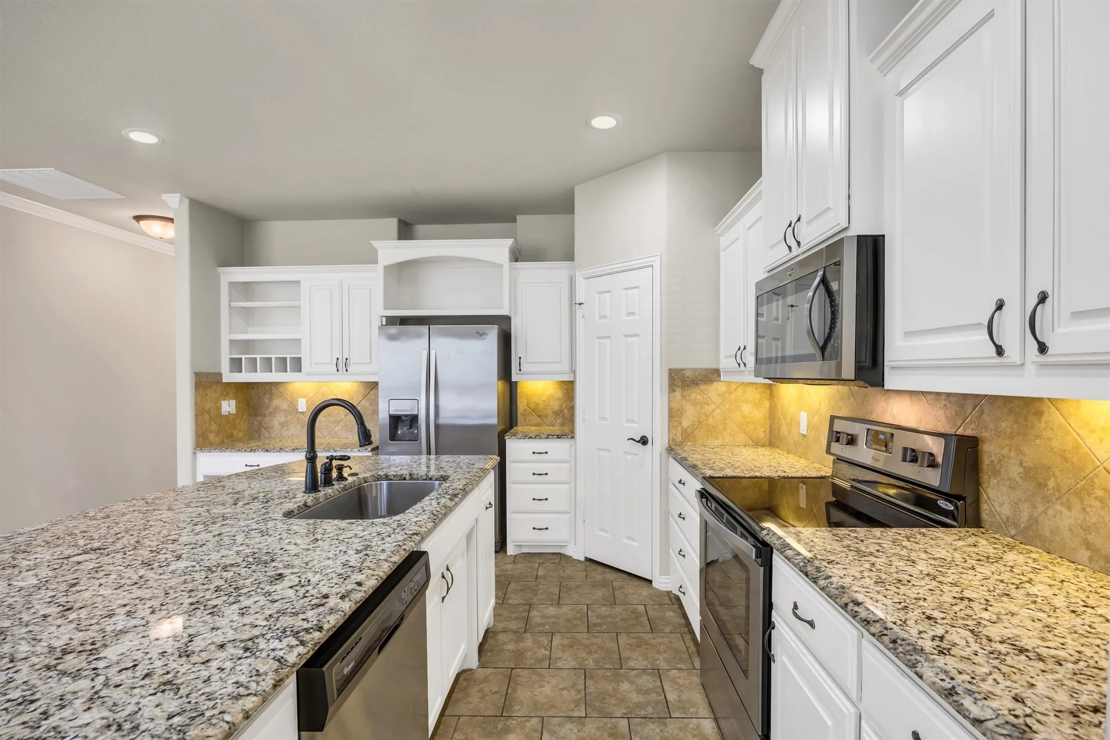 Single Family Residence For Sale in Ellis County , 112 Terra Verde Court, Waxahachie, Texas 75165, 2 Bedroom, 2 Bathroom, 2 Garage spaces, 1,607 Sqft, built in 2015, mls#21388783, Real Estate Agent in Waxahachie, Homes For Sale in Ellis county, Homes For Sale in Waxahachie, Realtor in Waxahachie Texas, Real Estate Brokerage Independent Realty Texas, Luminita Cordes Realtor