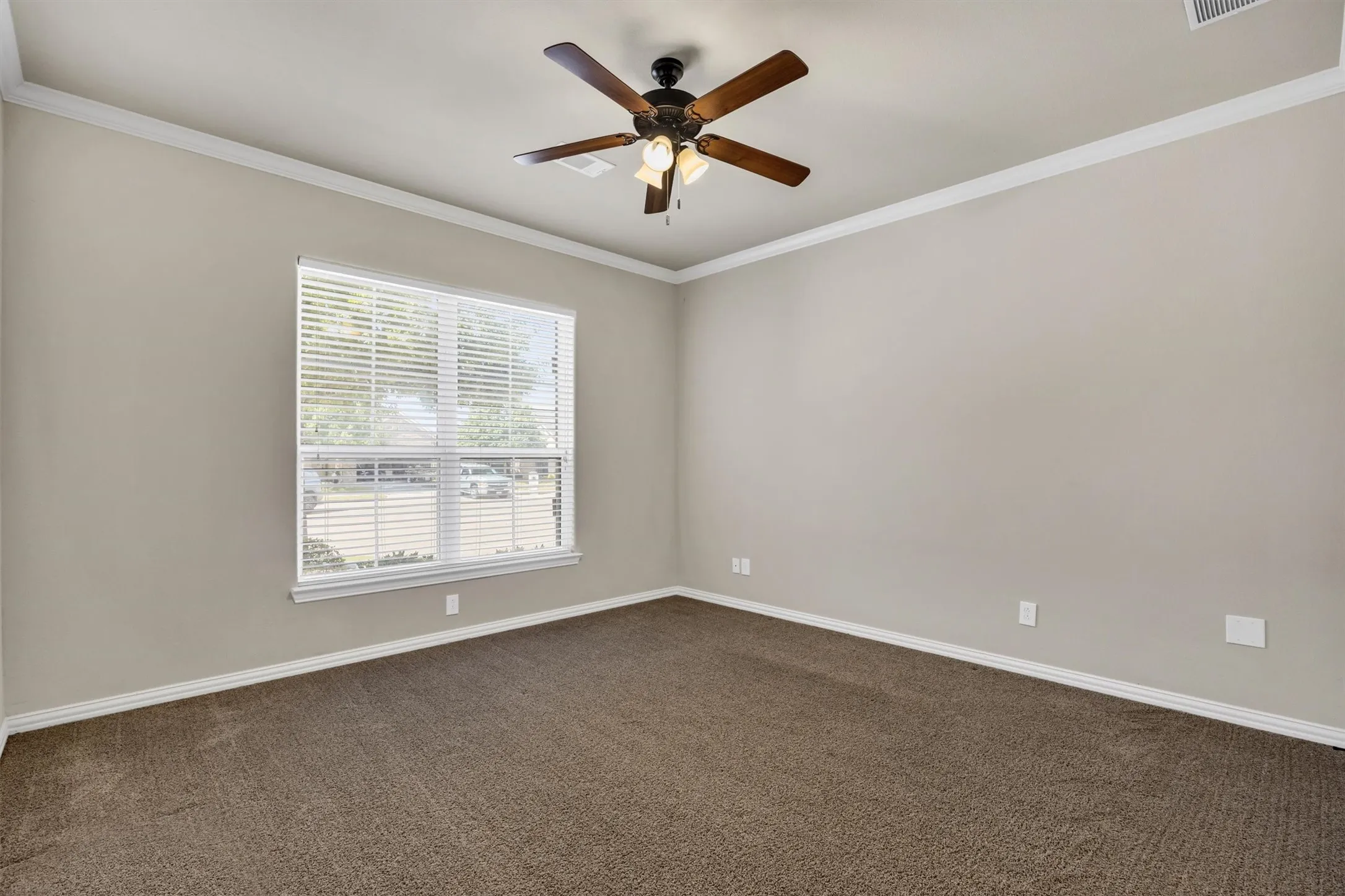 Single Family Residence For Sale in Ellis County , 112 Terra Verde Court, Waxahachie, Texas 75165, 2 Bedroom, 2 Bathroom, 2 Garage spaces, 1,607 Sqft, built in 2015, mls#21388783, Real Estate Agent in Waxahachie, Homes For Sale in Ellis county, Homes For Sale in Waxahachie, Realtor in Waxahachie Texas, Real Estate Brokerage Independent Realty Texas, Luminita Cordes Realtor