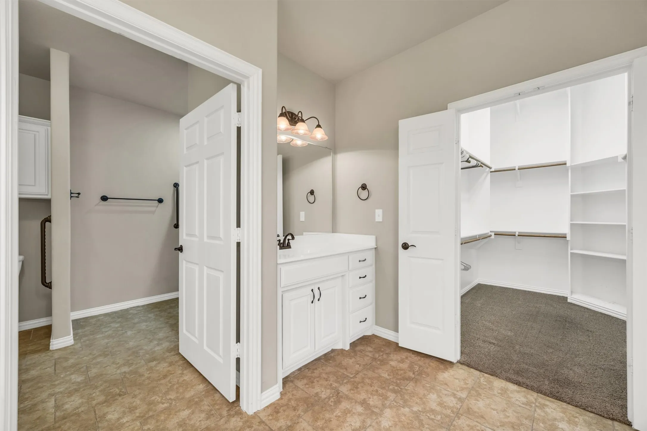 Single Family Residence For Sale in Ellis County , 112 Terra Verde Court, Waxahachie, Texas 75165, 2 Bedroom, 2 Bathroom, 2 Garage spaces, 1,607 Sqft, built in 2015, mls#21388783, Real Estate Agent in Waxahachie, Homes For Sale in Ellis county, Homes For Sale in Waxahachie, Realtor in Waxahachie Texas, Real Estate Brokerage Independent Realty Texas, Luminita Cordes Realtor